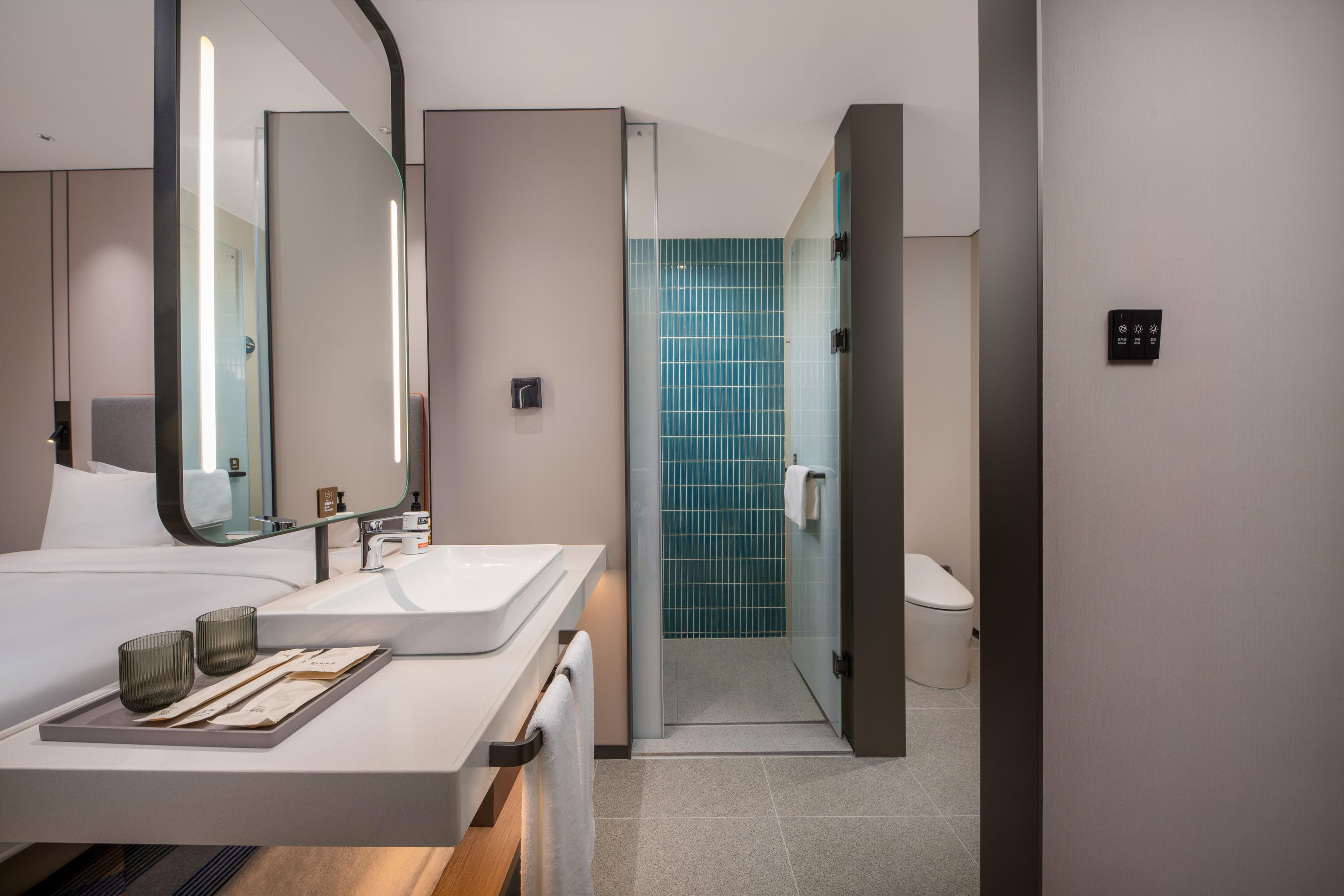 Holiday Inn Express Qingdao City Balcony - Image 5