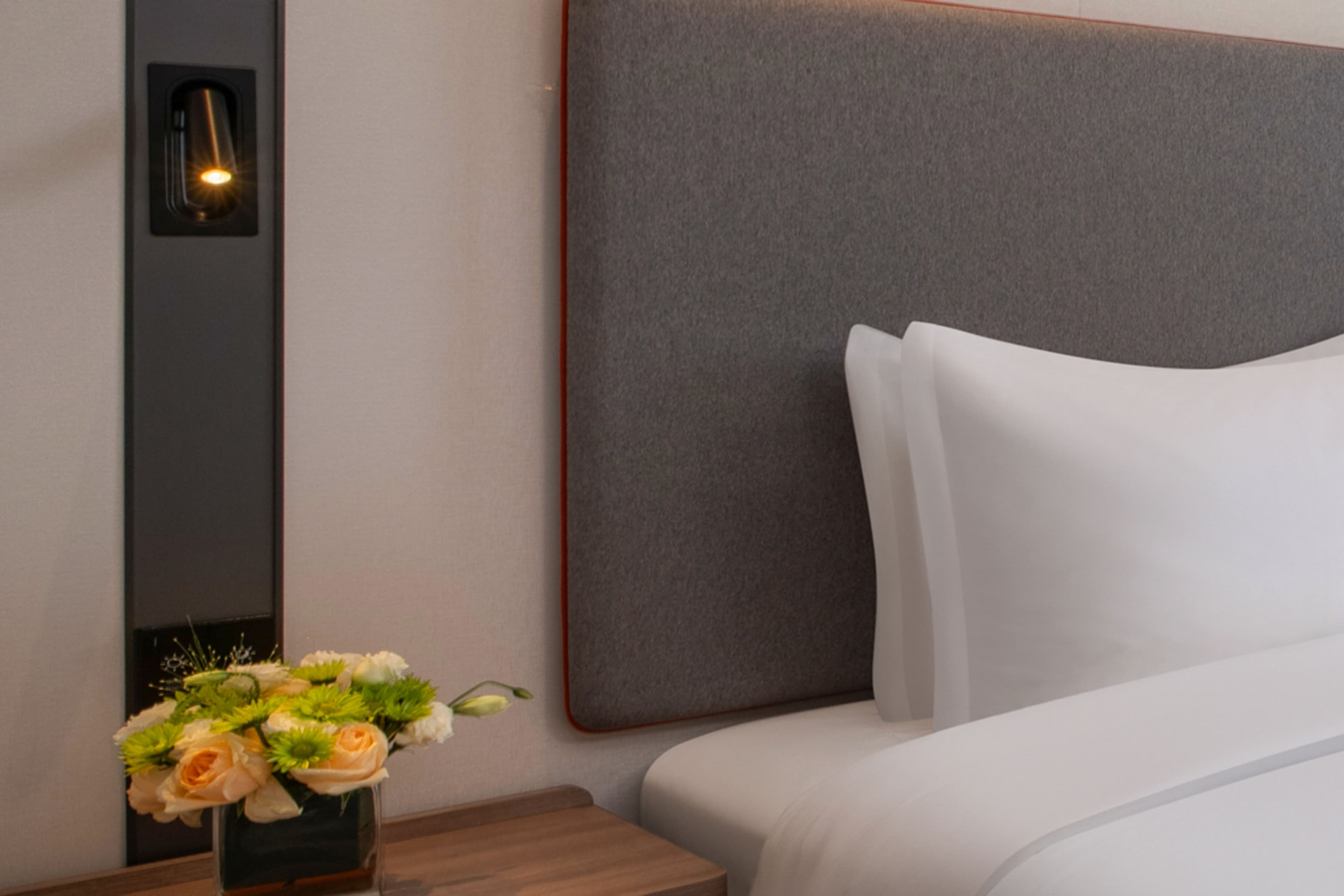Holiday Inn Express Qingdao City Balcony - Image 2