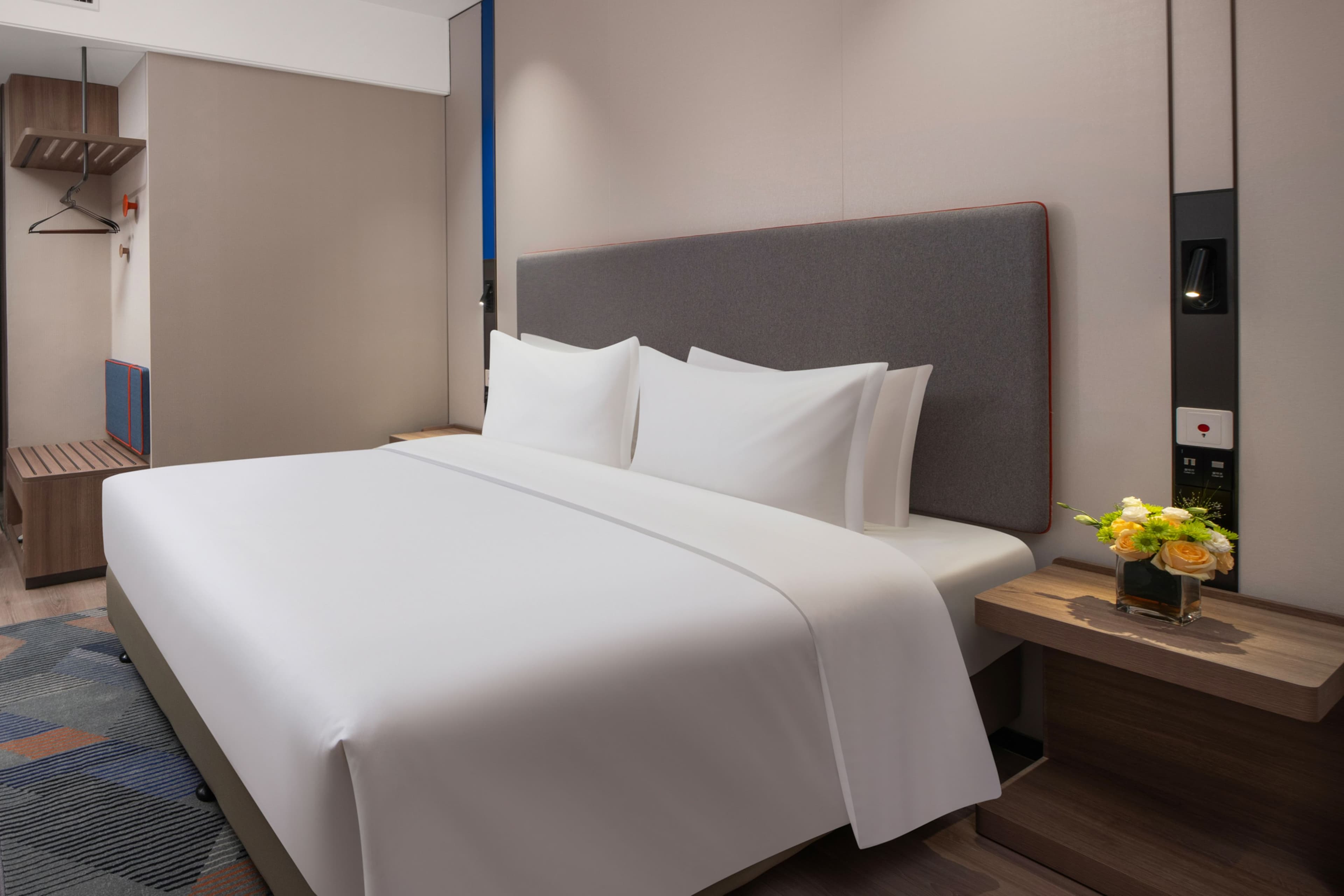 Holiday Inn Express Qingdao City Balcony — 11