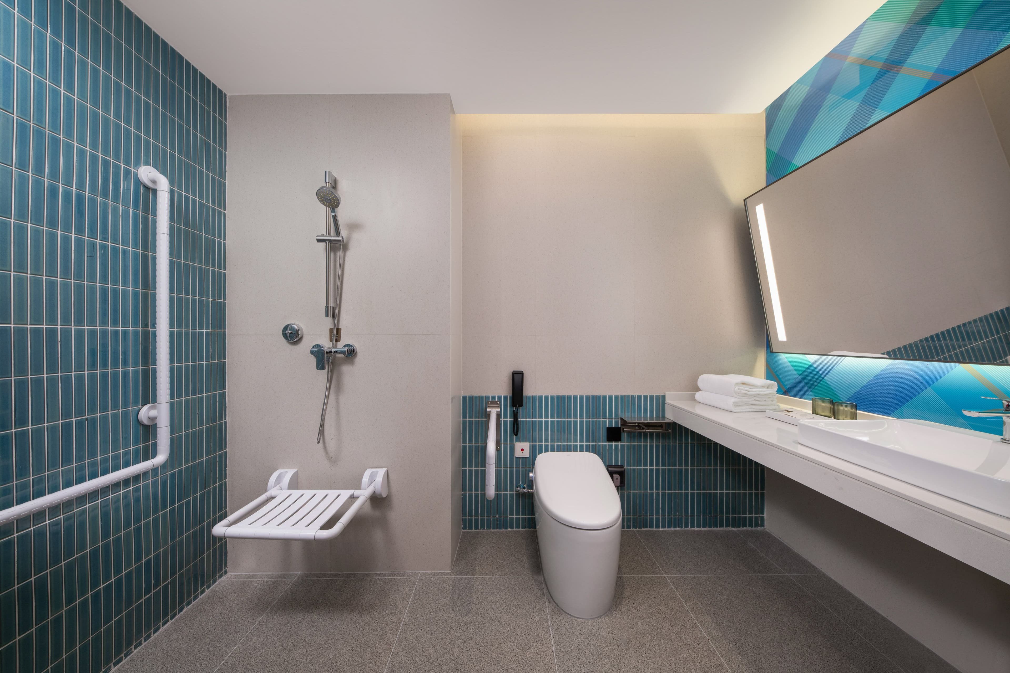 Holiday Inn Express Qingdao City Balcony — 12