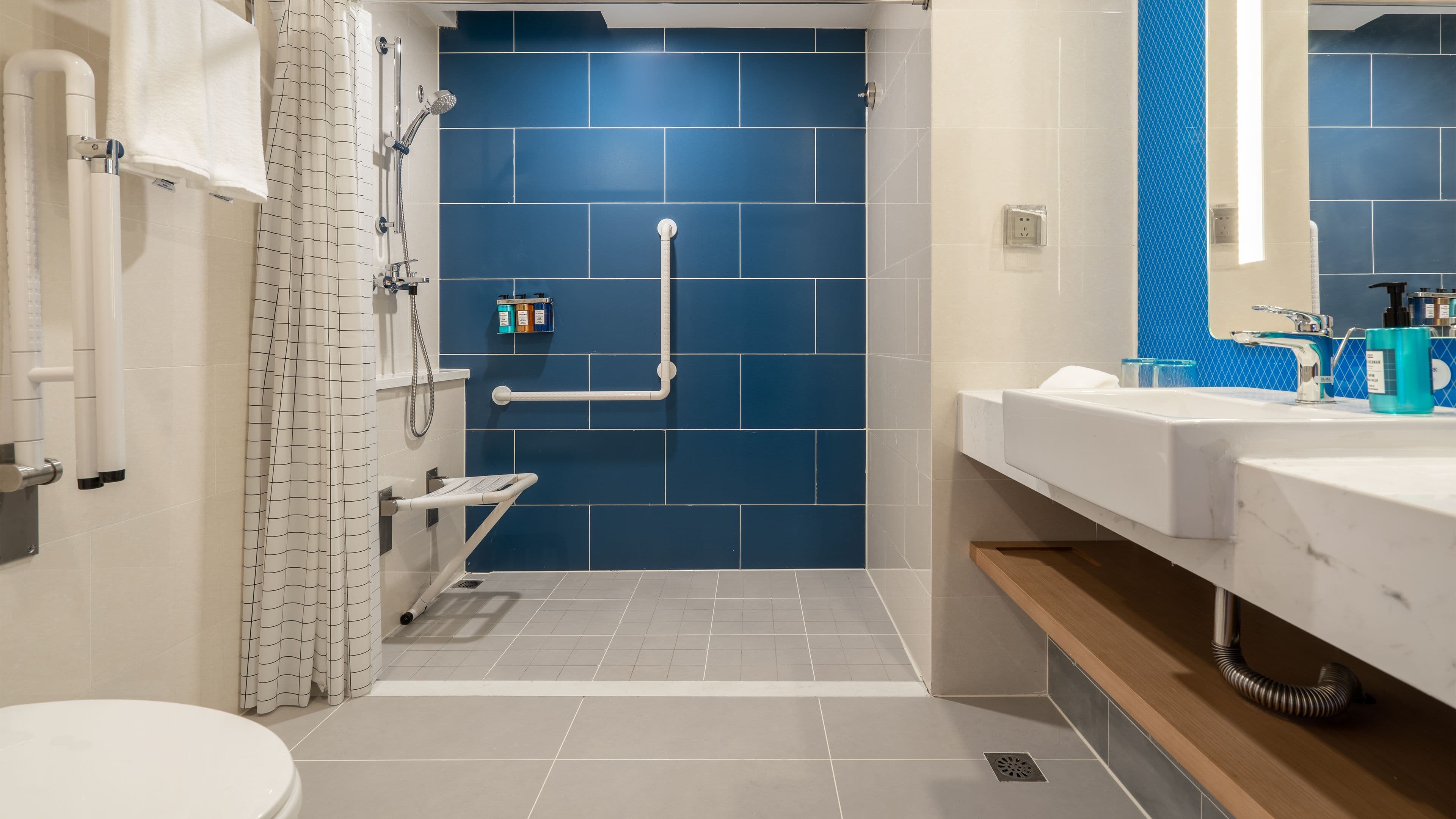 Holiday Inn Express Qingdao City Center — 10