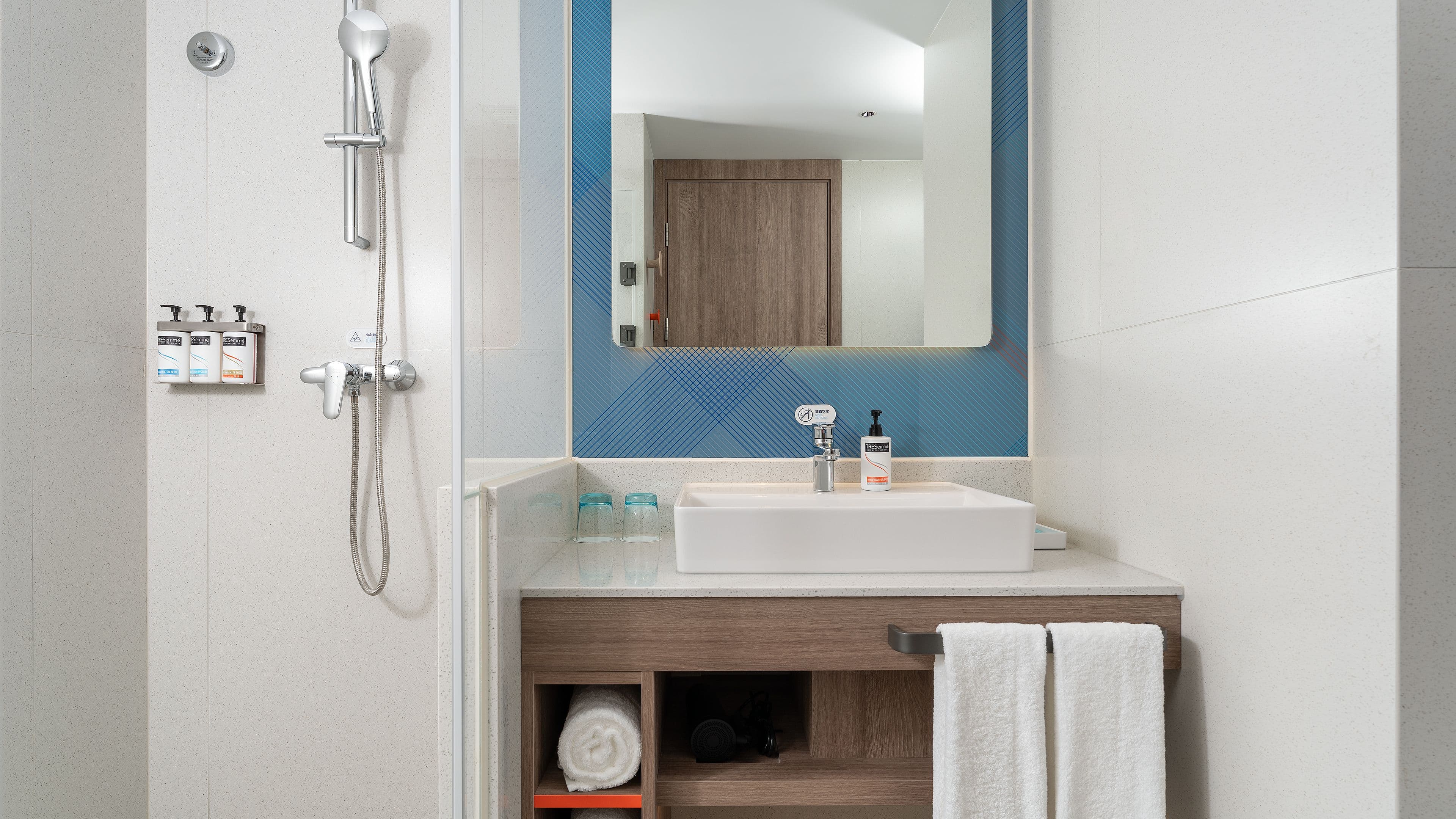 Holiday Inn Express Qingdao Shibei - Image 3