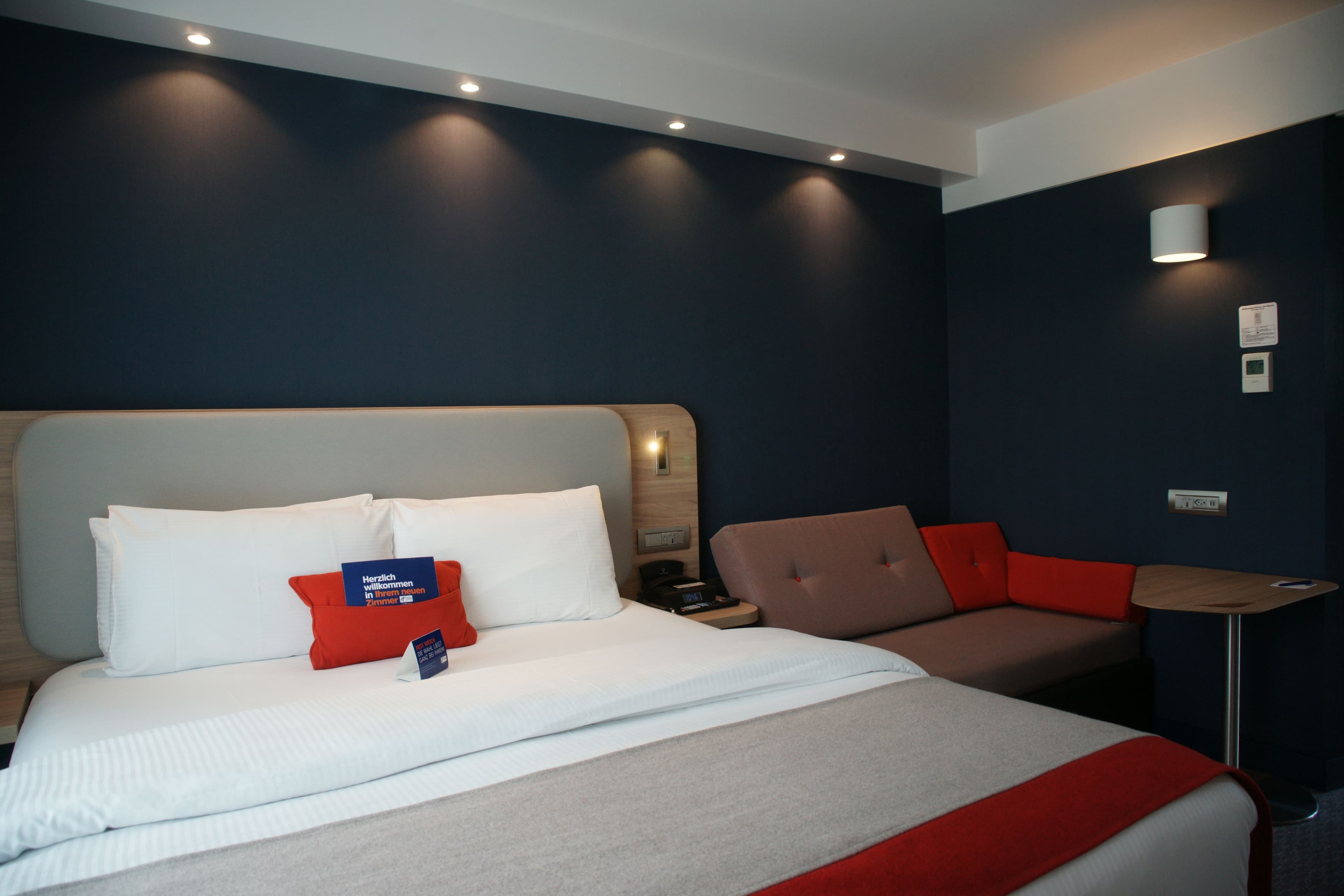 Holiday Inn Express Zürich Airport — 19