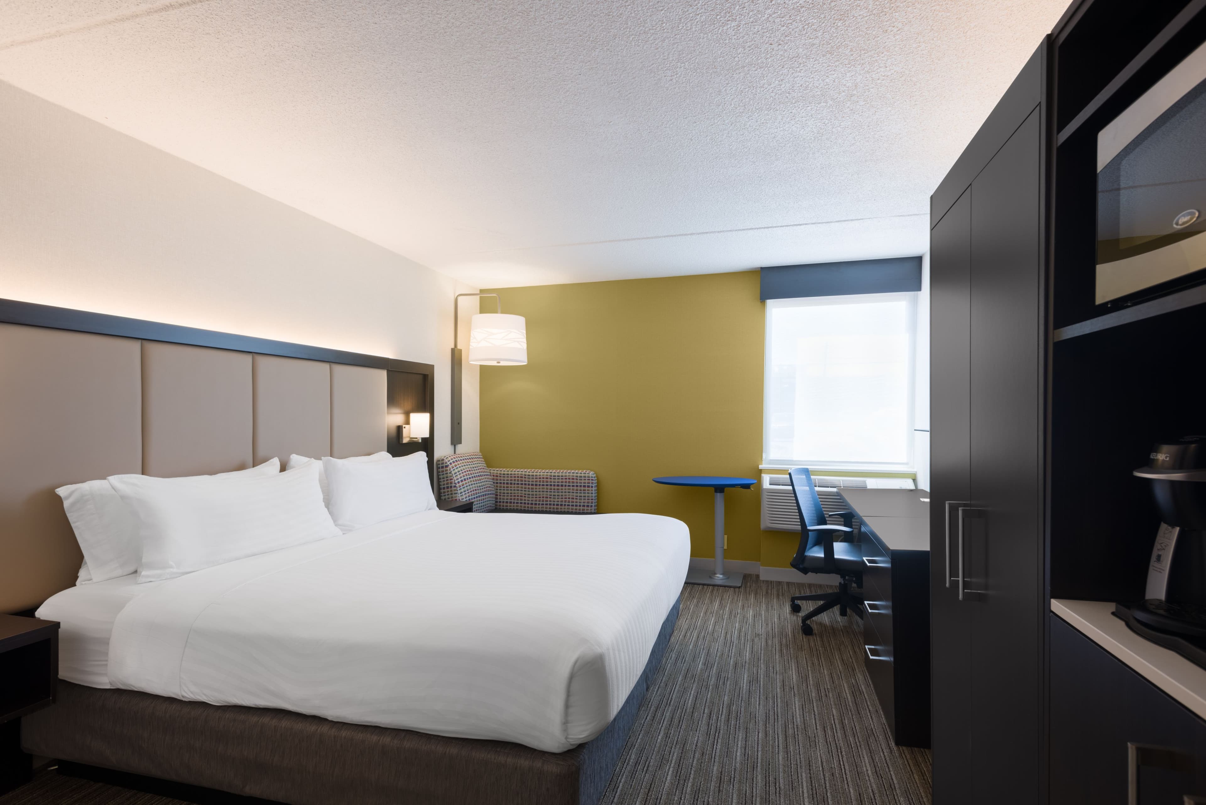 Holiday Inn Express Ramsey-Mahwah - Image 4