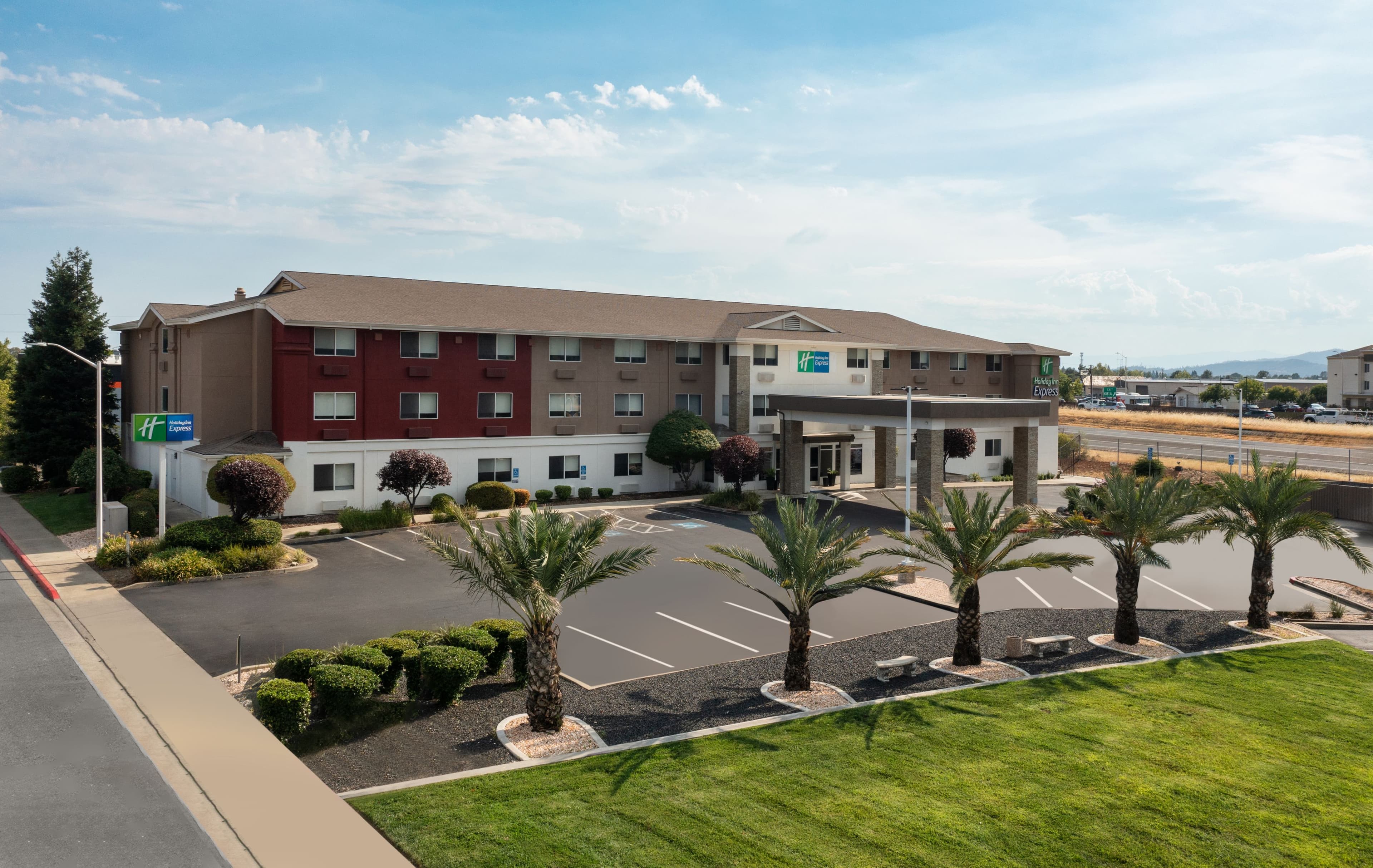 Holiday Inn Express Redding North – Shasta Lake - Image 1