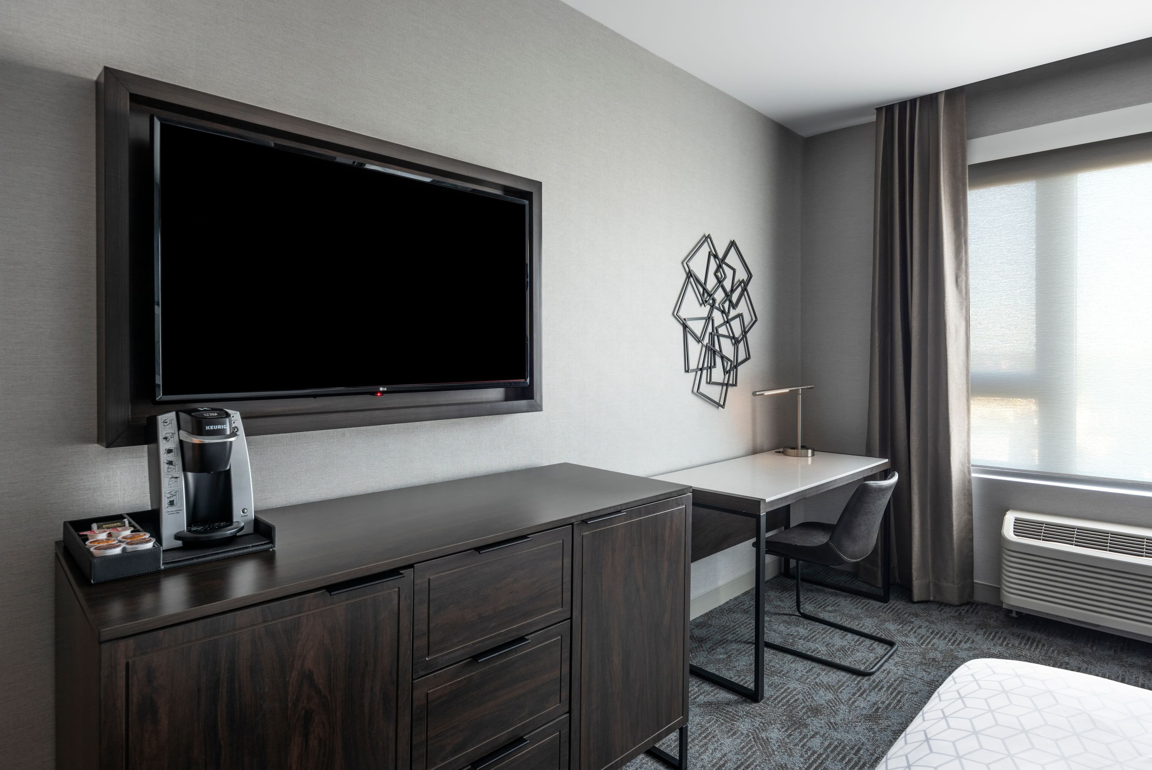 Holiday Inn Express Boston Logan Airport - Revere — 6