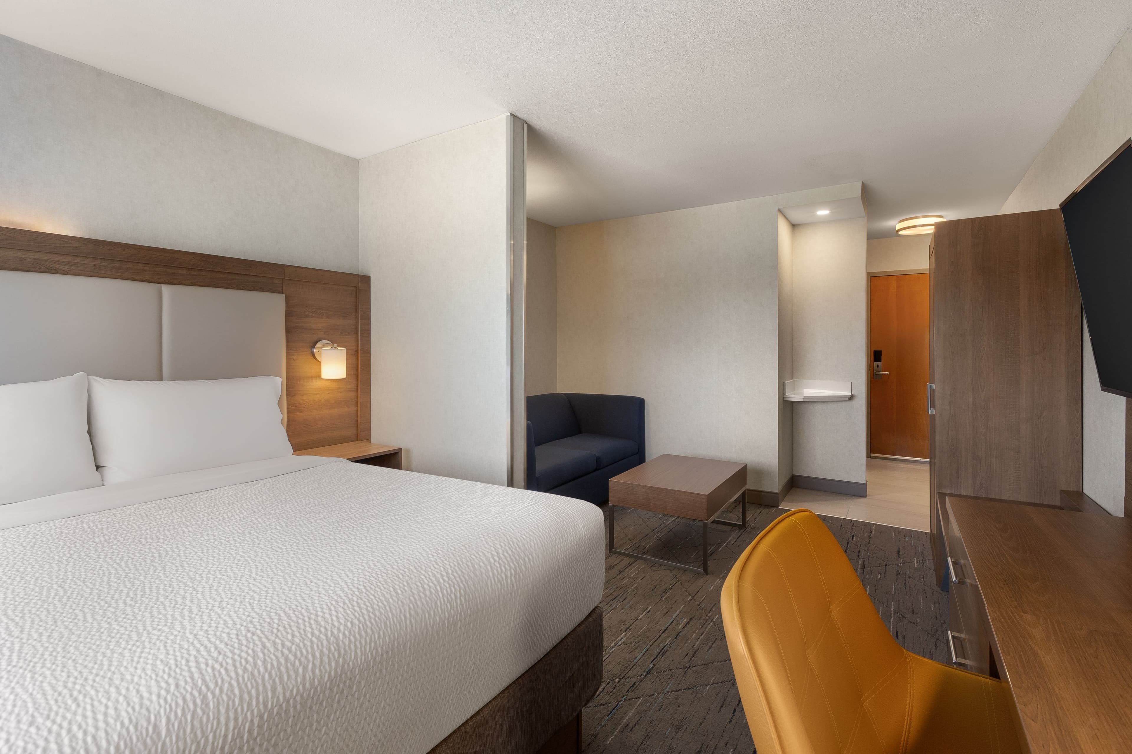 Holiday Inn Express Vancouver Airport - Richmond - Image 3
