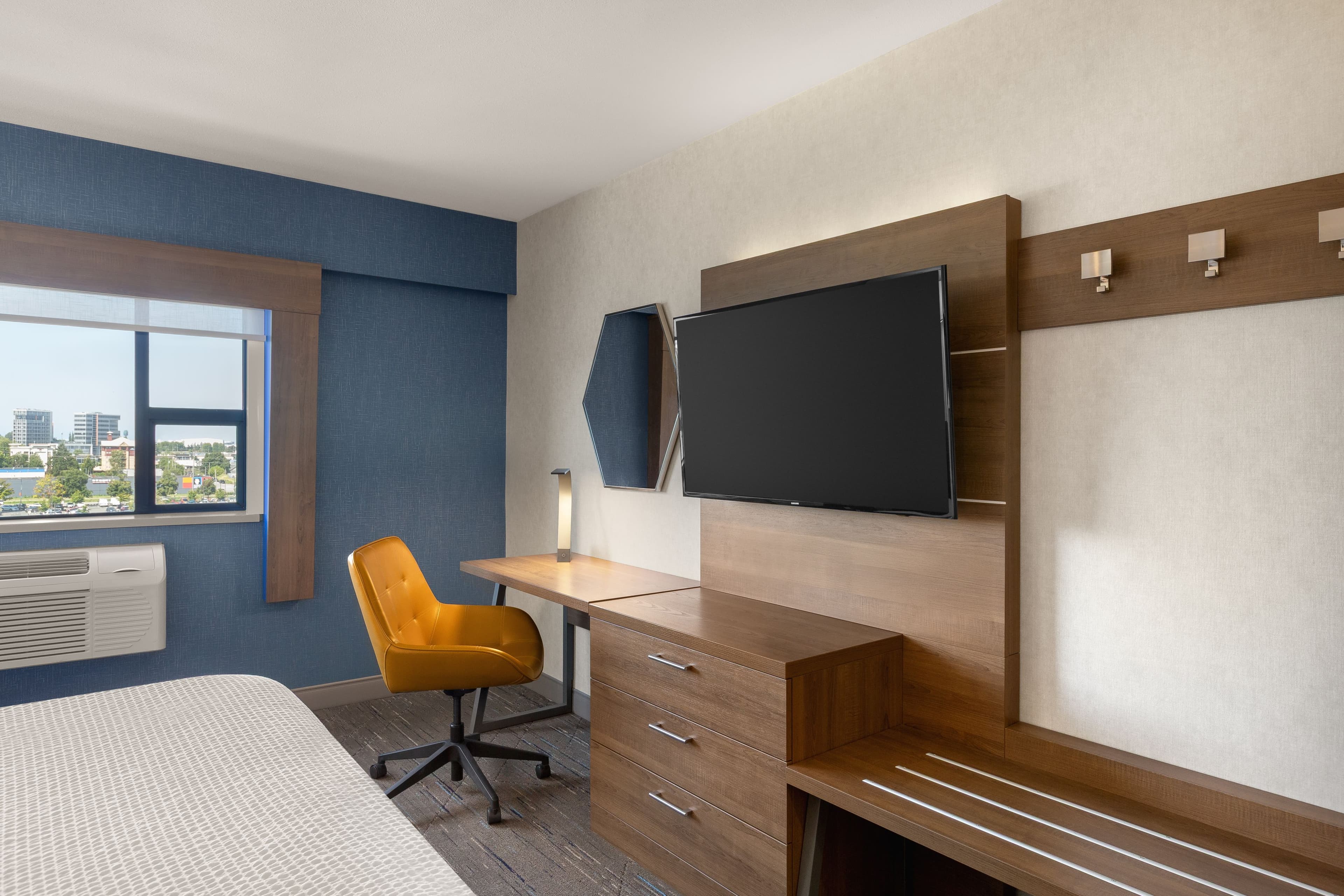 Holiday Inn Express Vancouver Airport - Richmond - Image 4