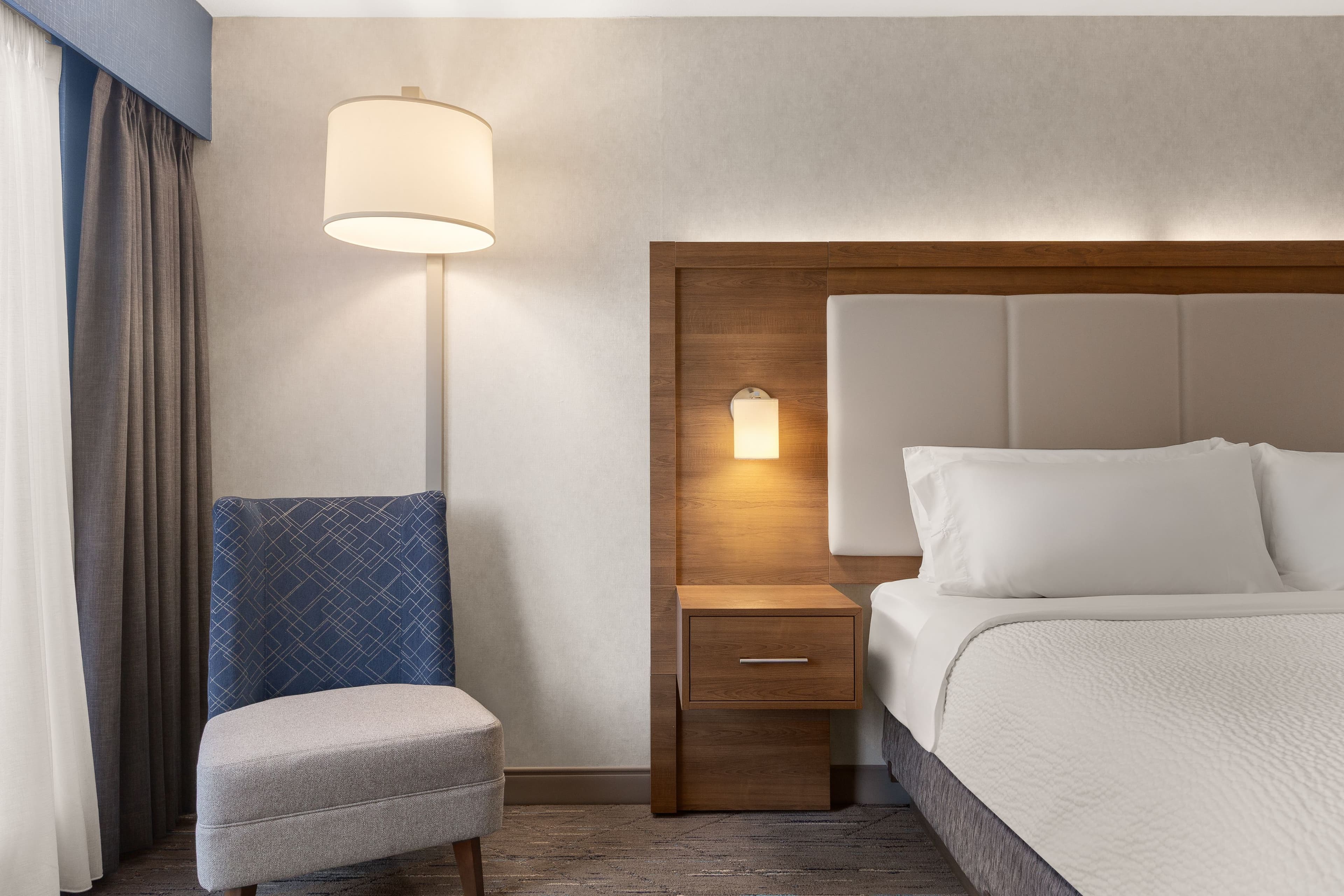Holiday Inn Express Vancouver Airport - Richmond - Image 5