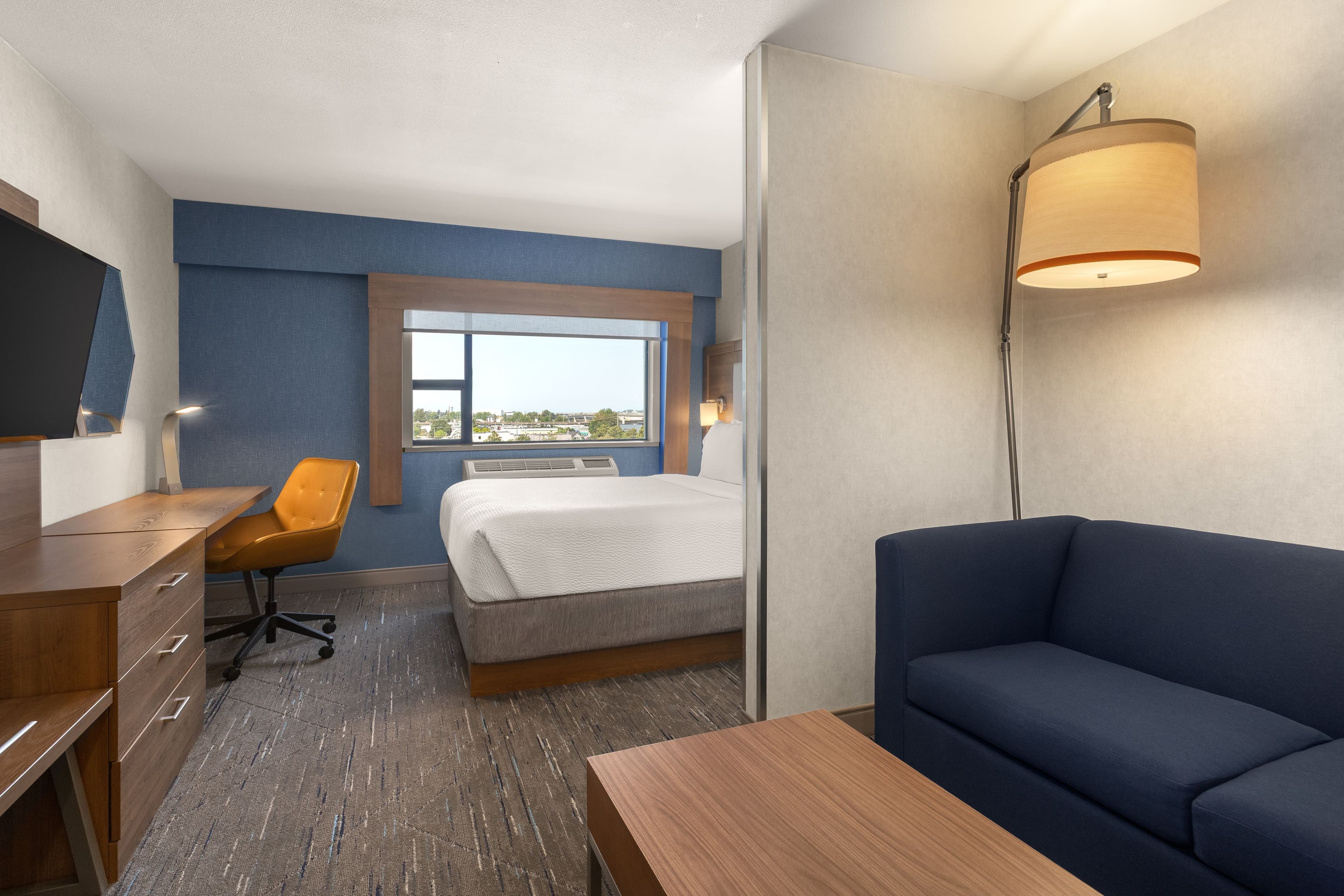 Holiday Inn Express Vancouver Airport - Richmond - Image 2