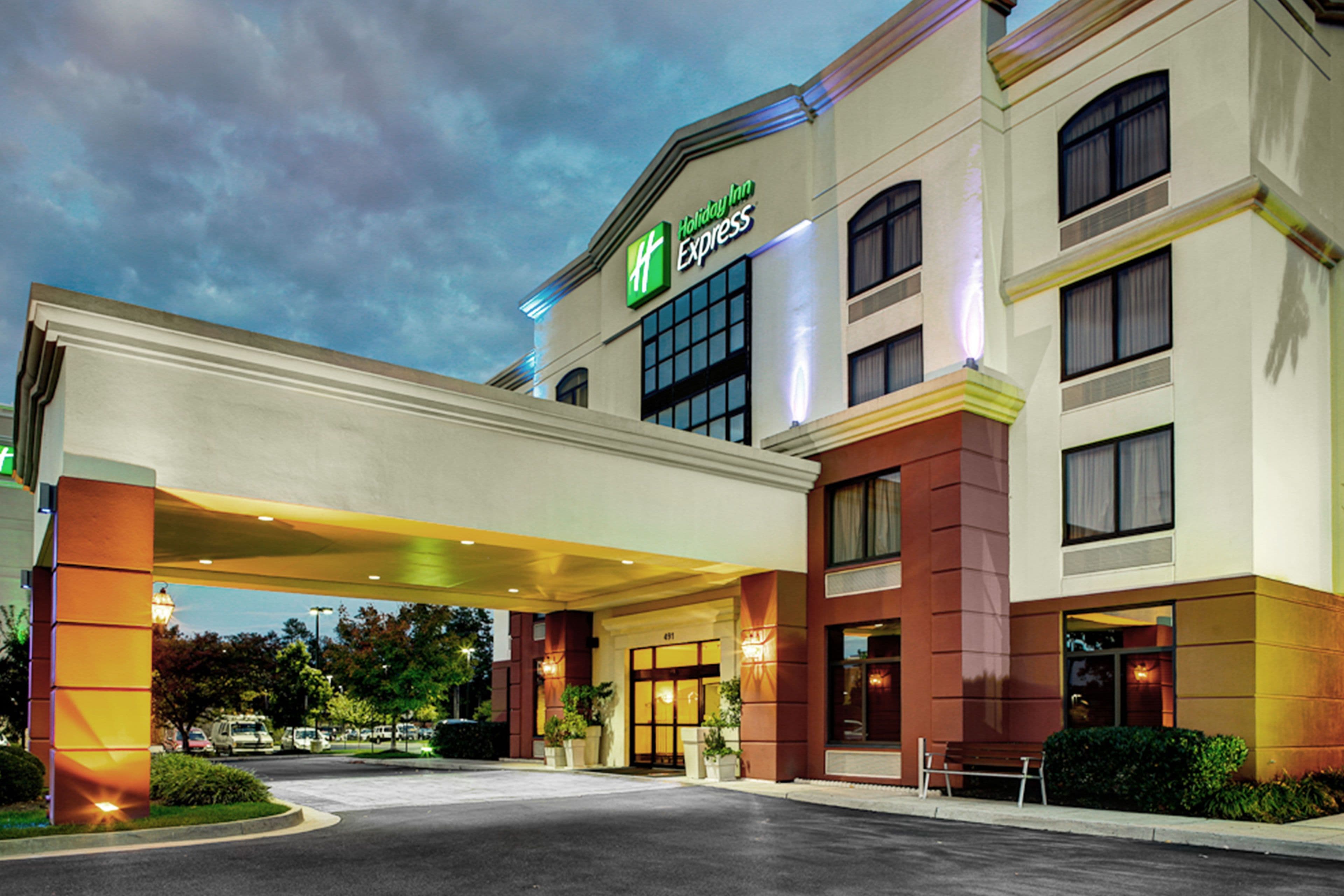 Holiday Inn Express Richmond Airport - Image 1