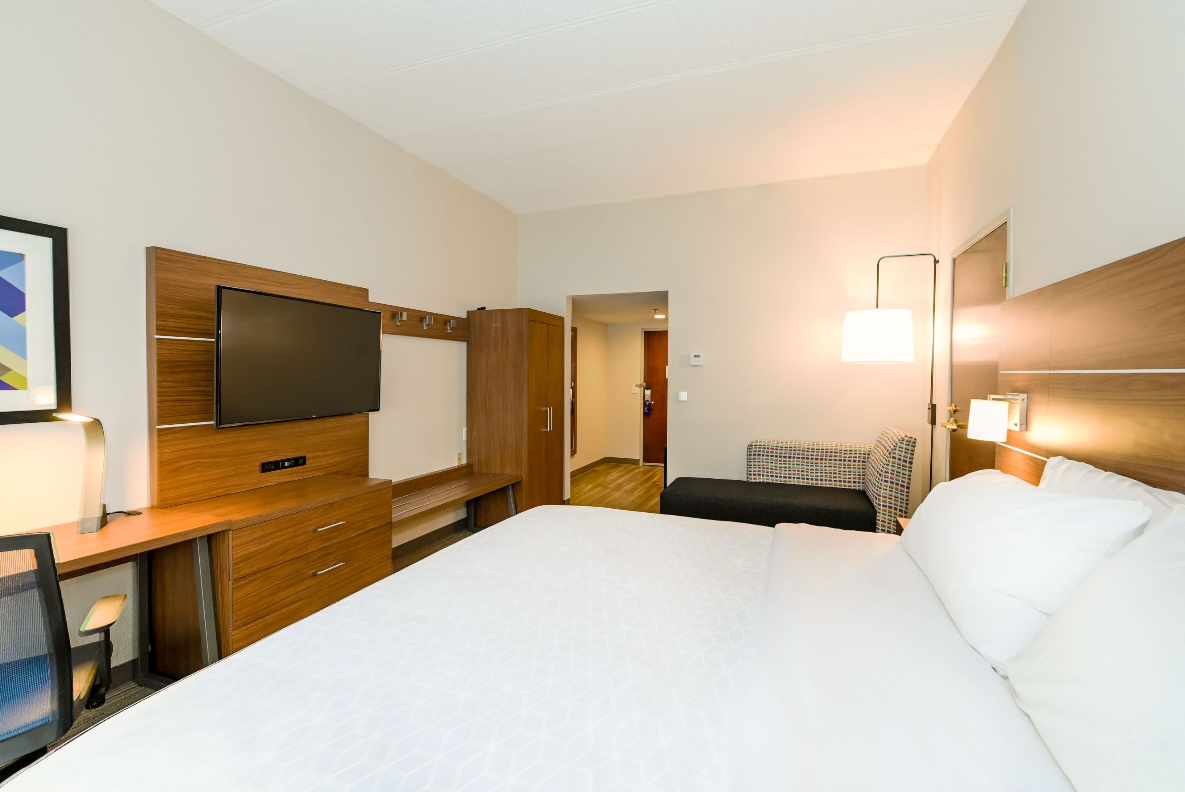 Holiday Inn Express Richmond Airport - Image 2