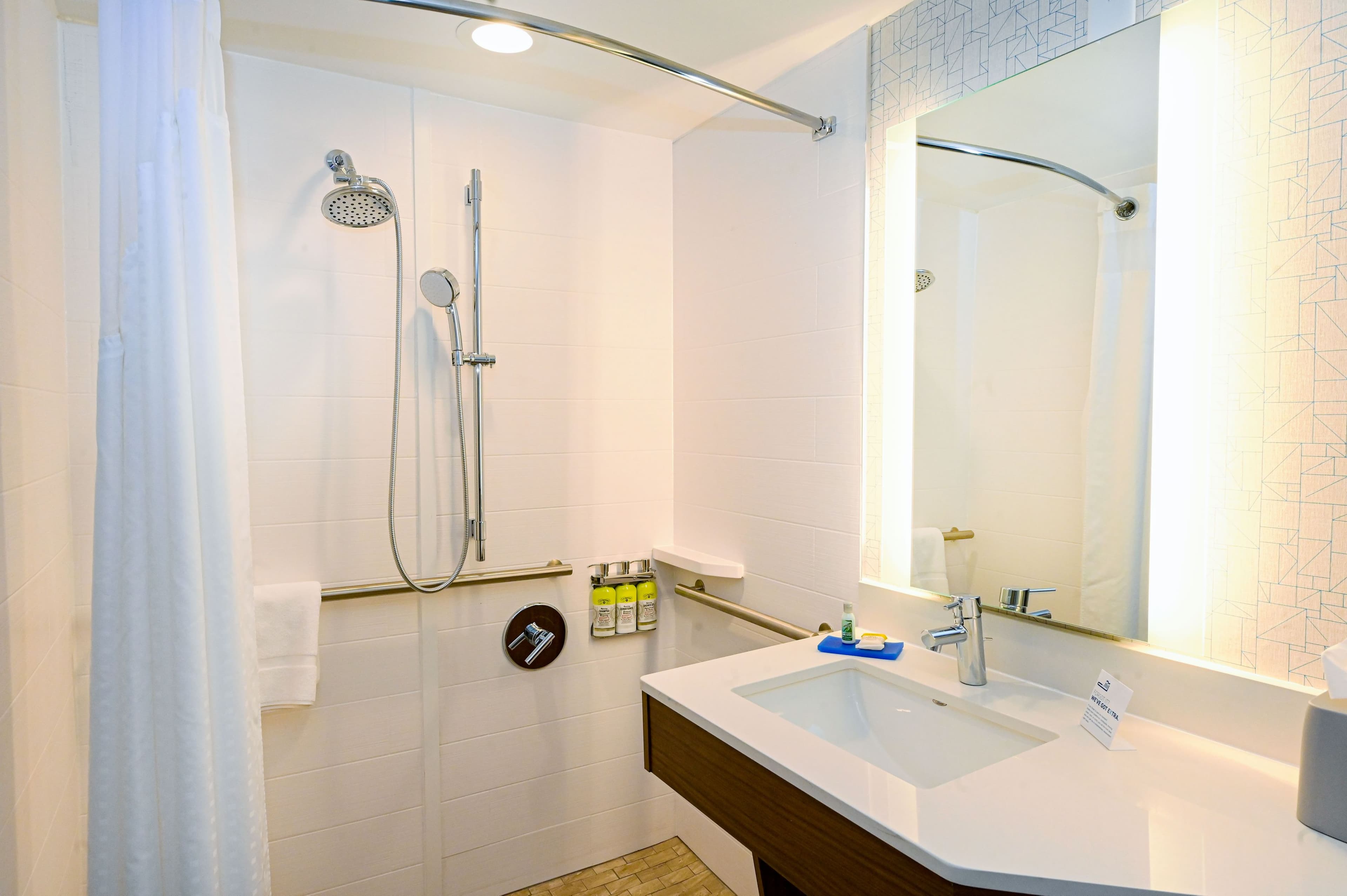 Holiday Inn Express Richmond Airport — 14
