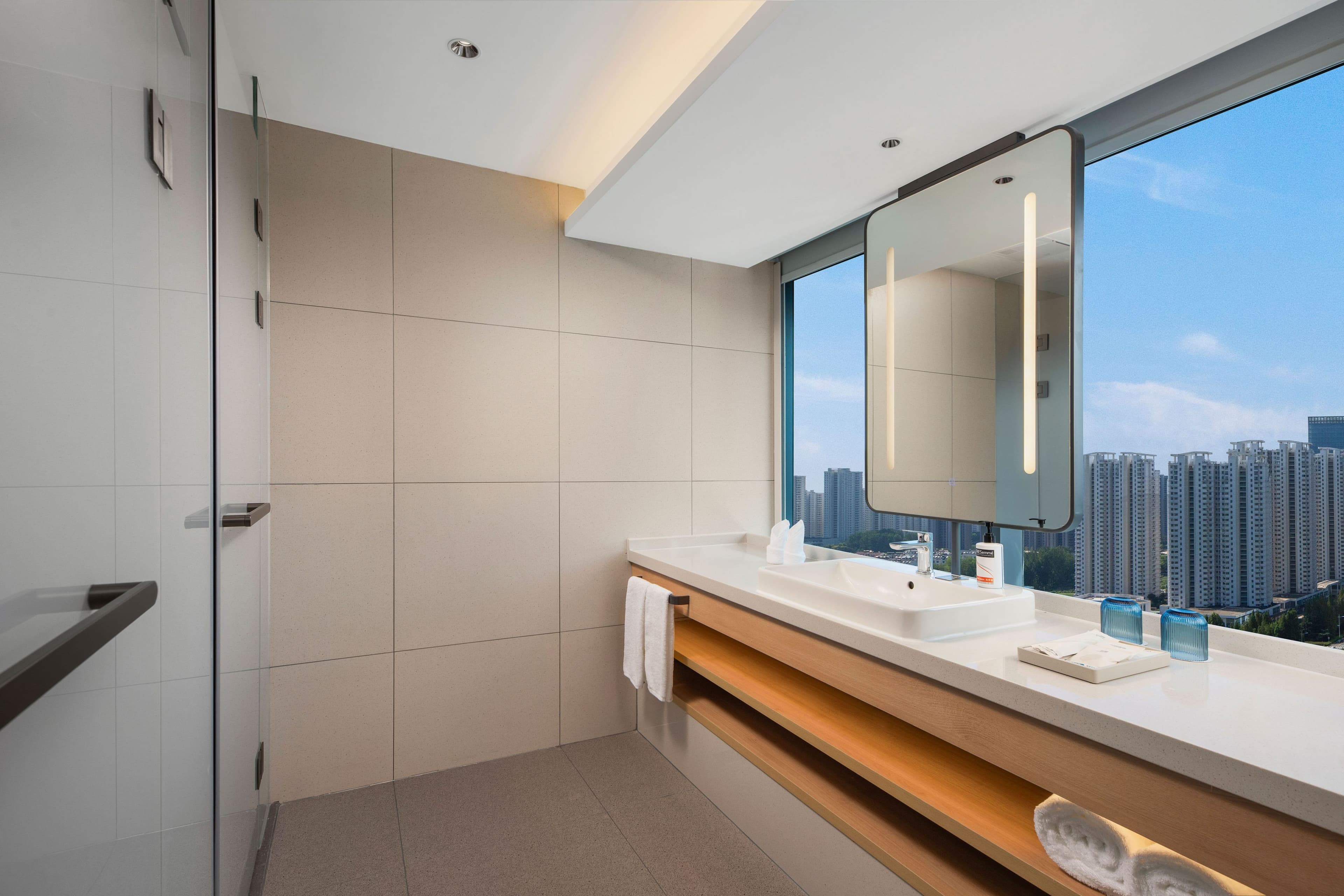 Holiday Inn Express Rizhao Oriental Colorful City - Image 3