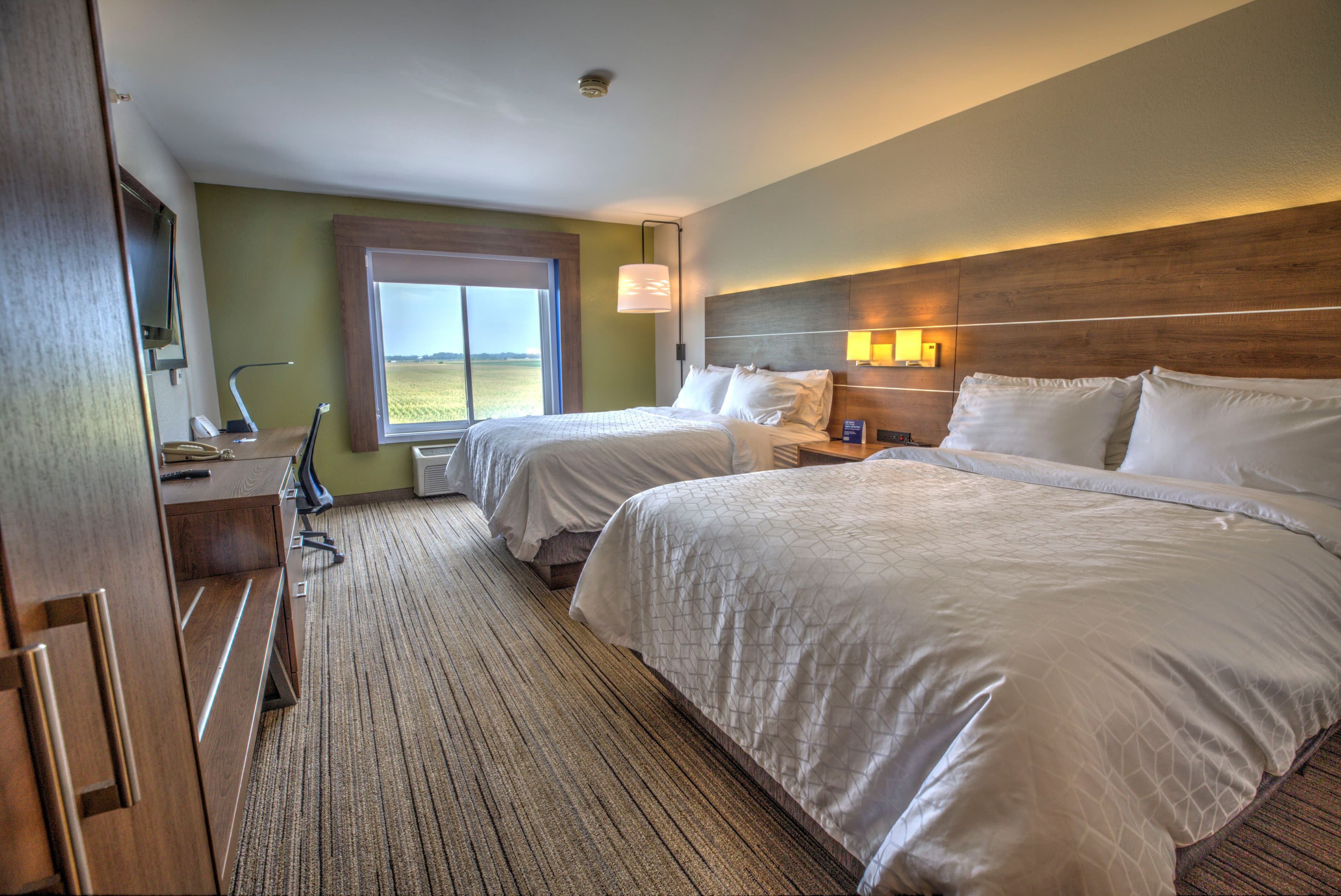 Holiday Inn Express Rochelle — 10