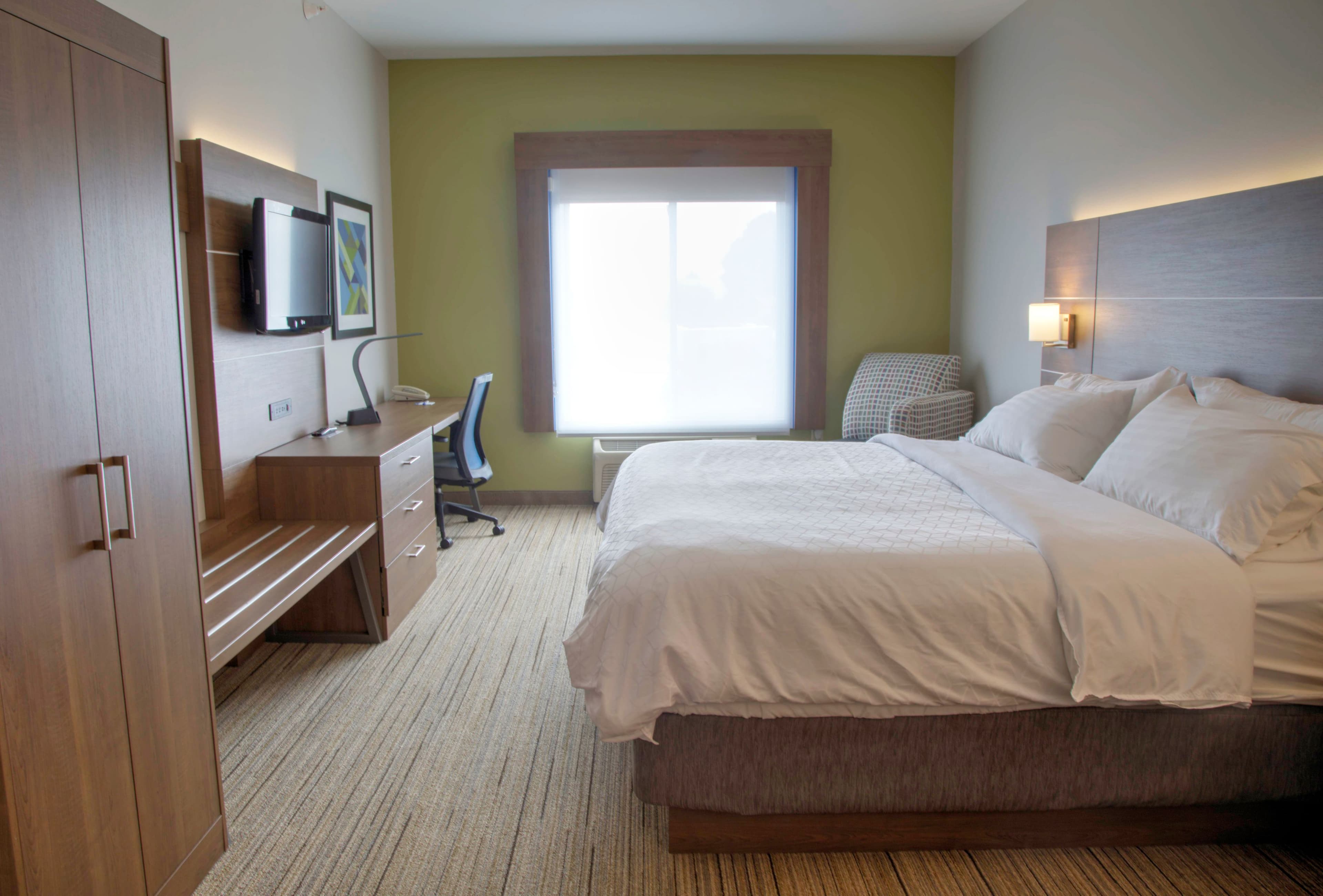Holiday Inn Express Rochelle - Image 2