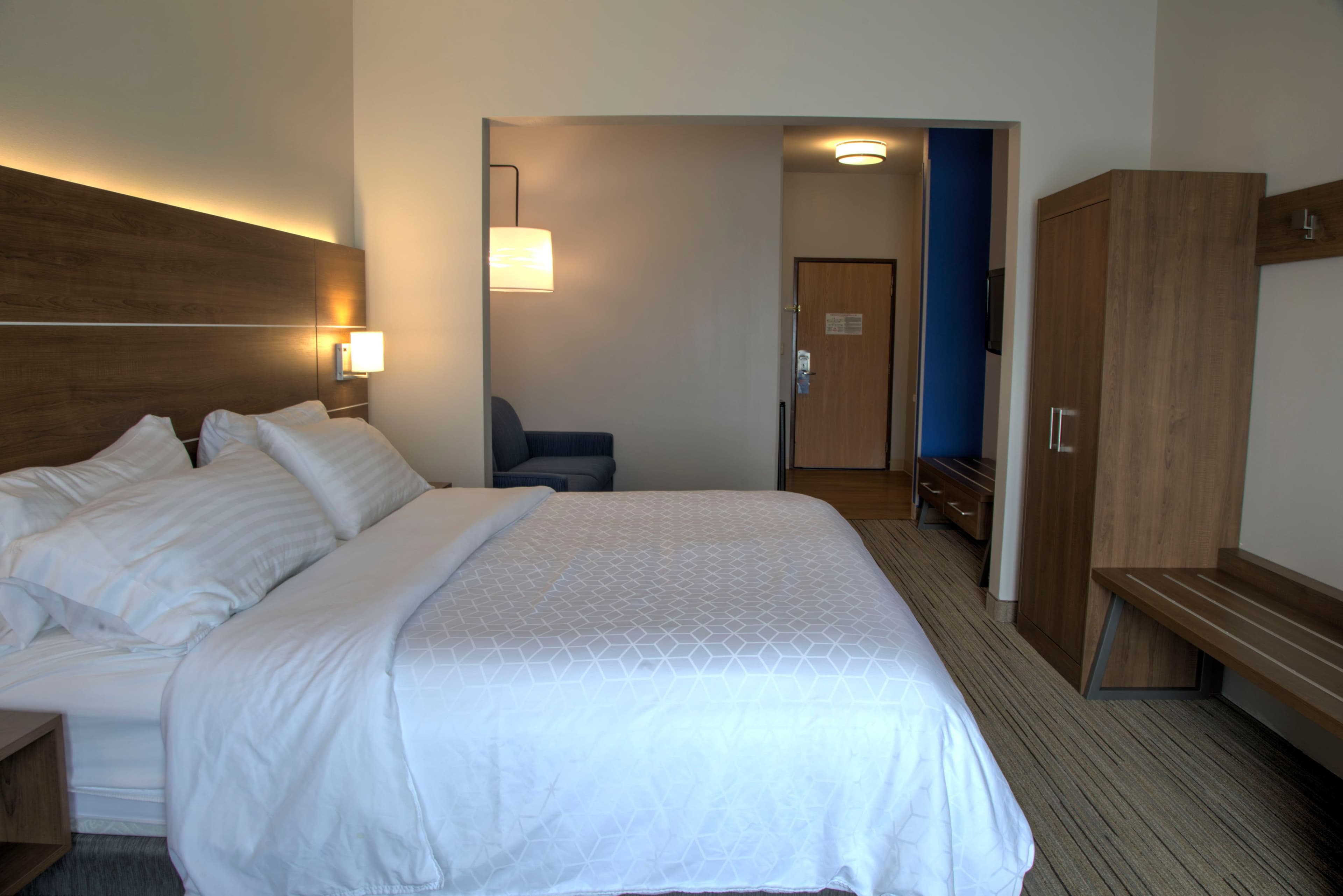 Holiday Inn Express Rochelle - Image 5