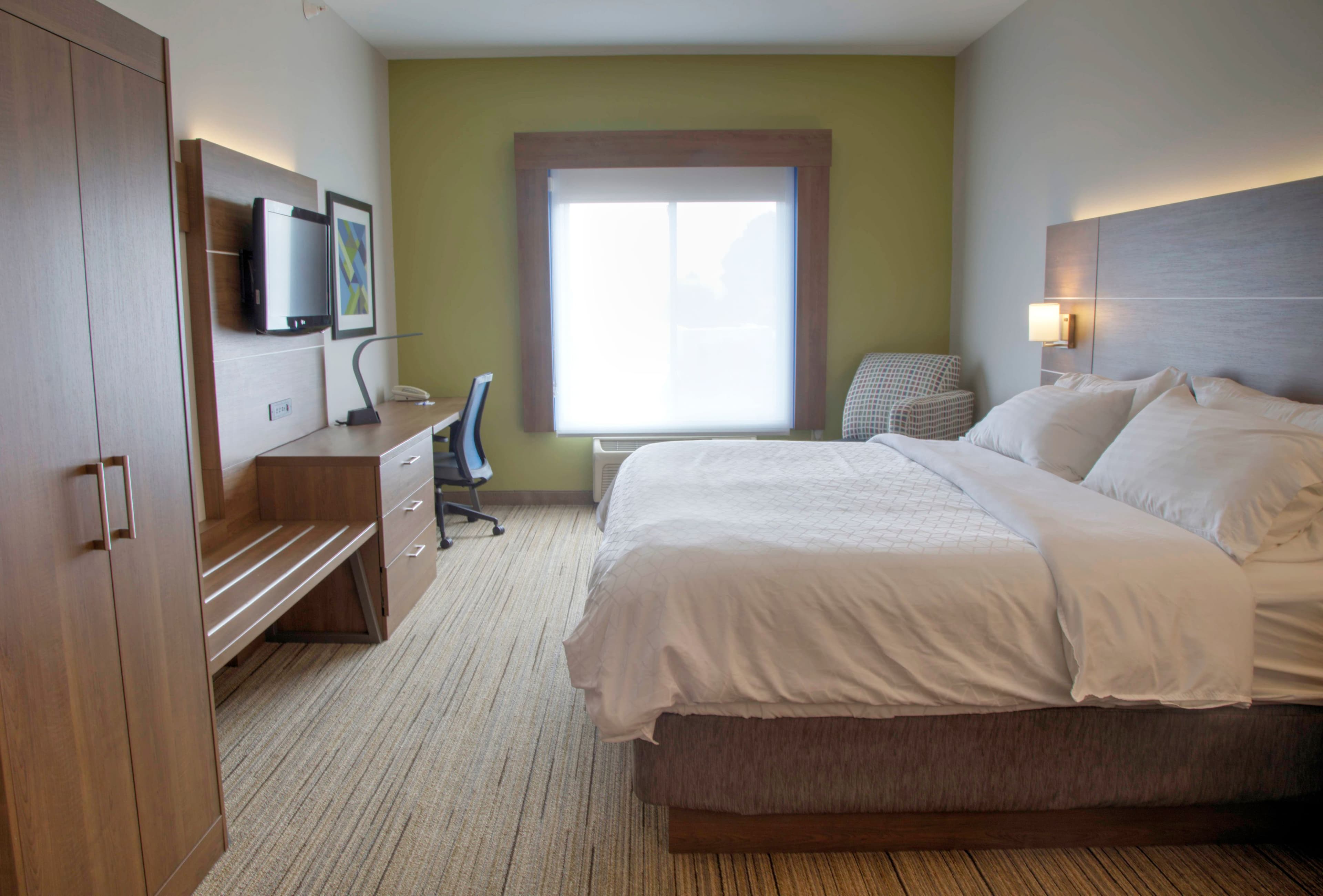 Holiday Inn Express Rochelle — 7