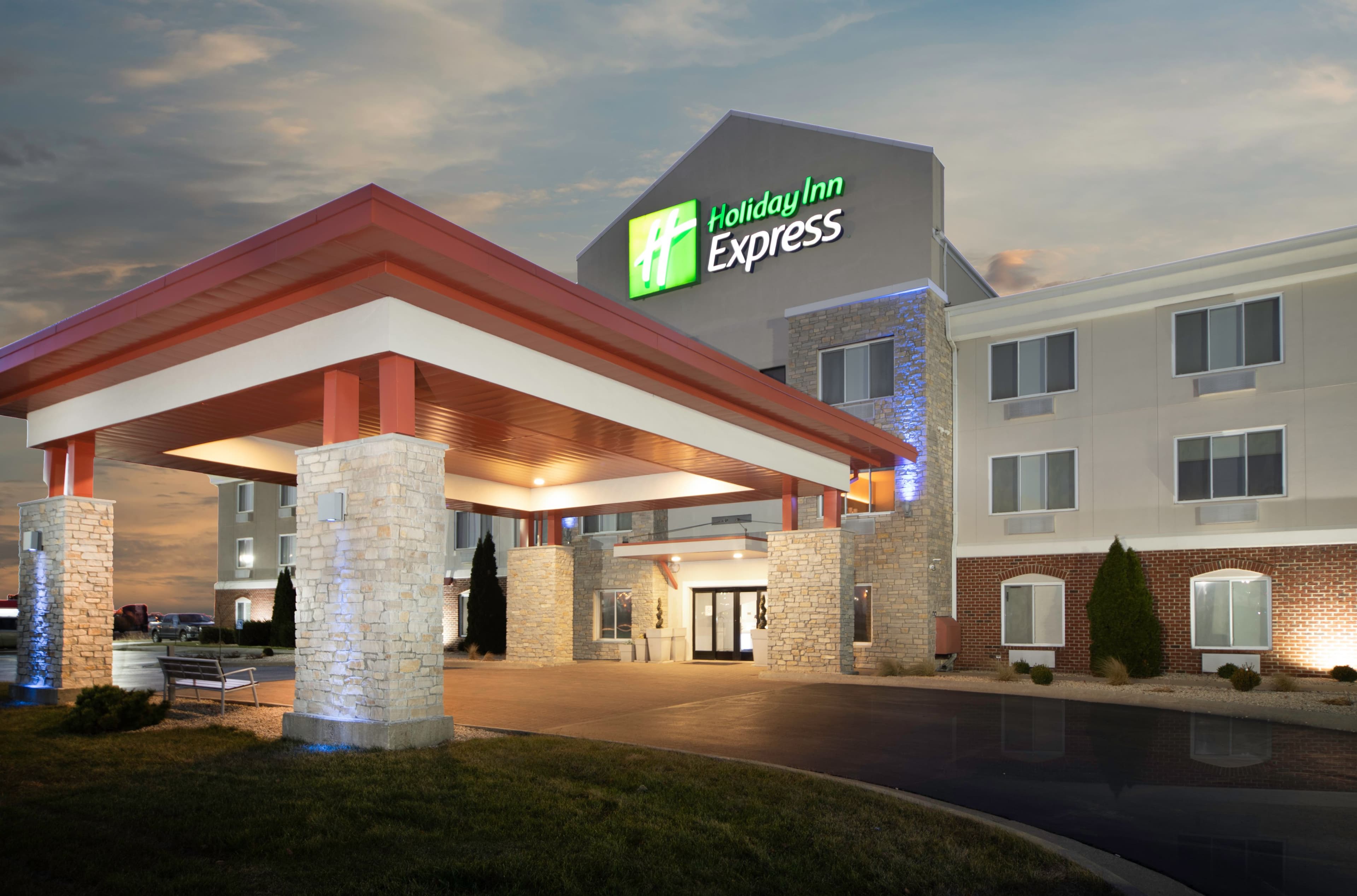 Holiday Inn Express Rochelle - Image 1