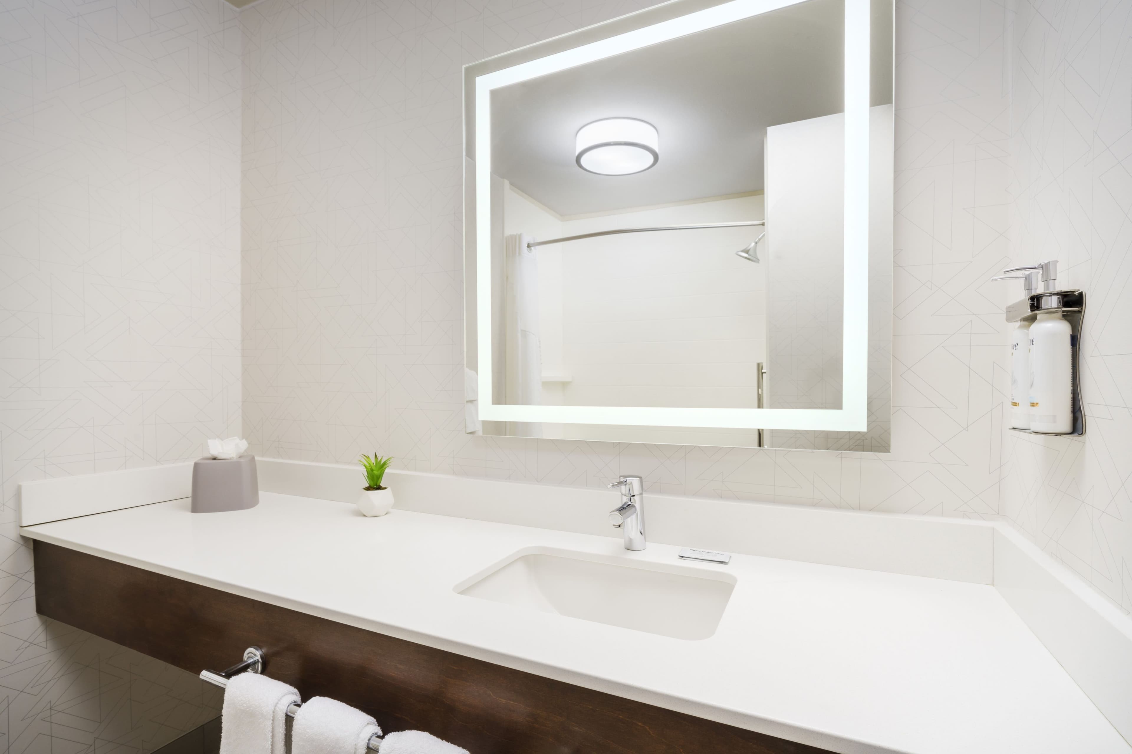 Holiday Inn Express Rochester NE - Irondequoit - Image 2