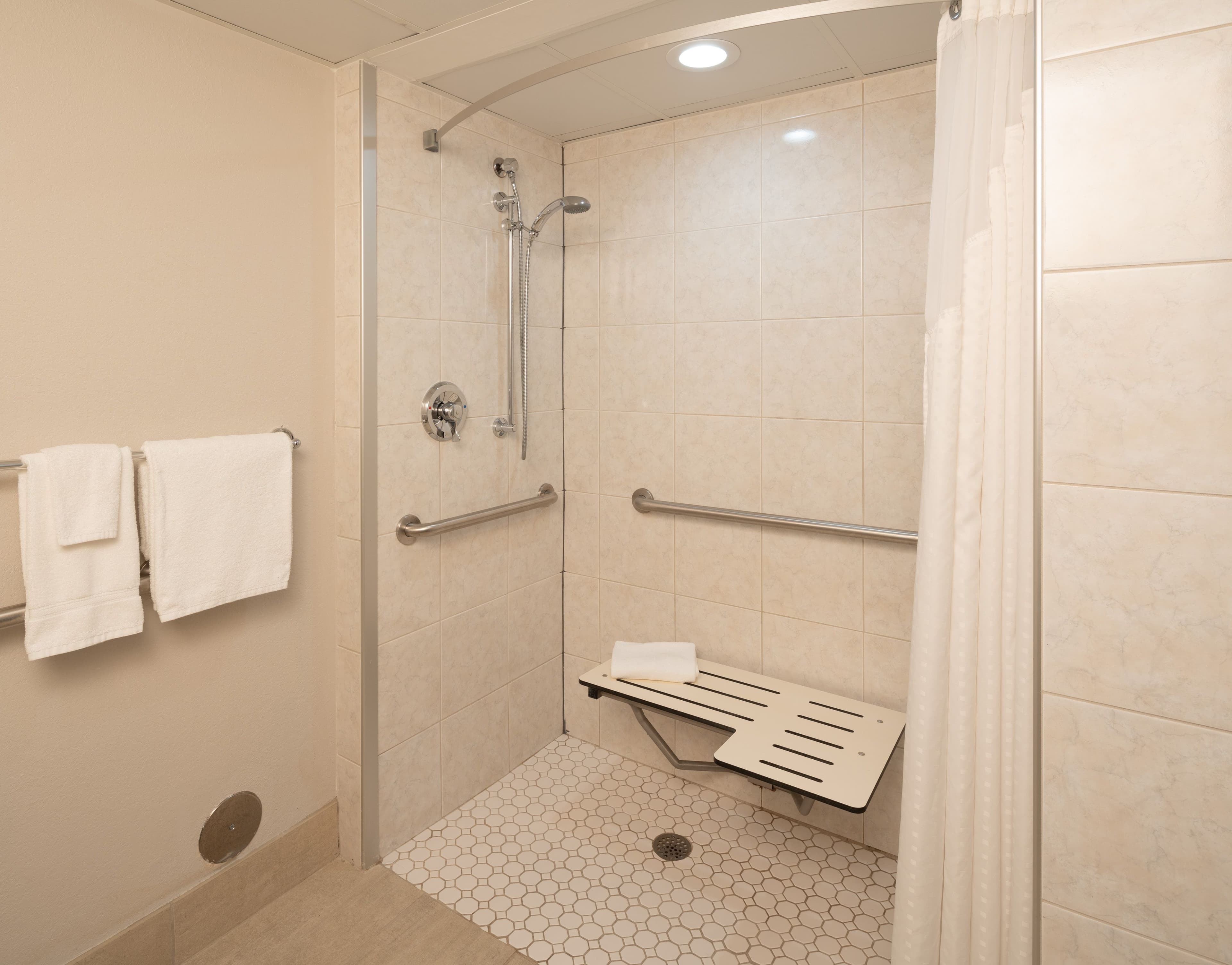 Holiday Inn Express Rochester - Greece - Image 4