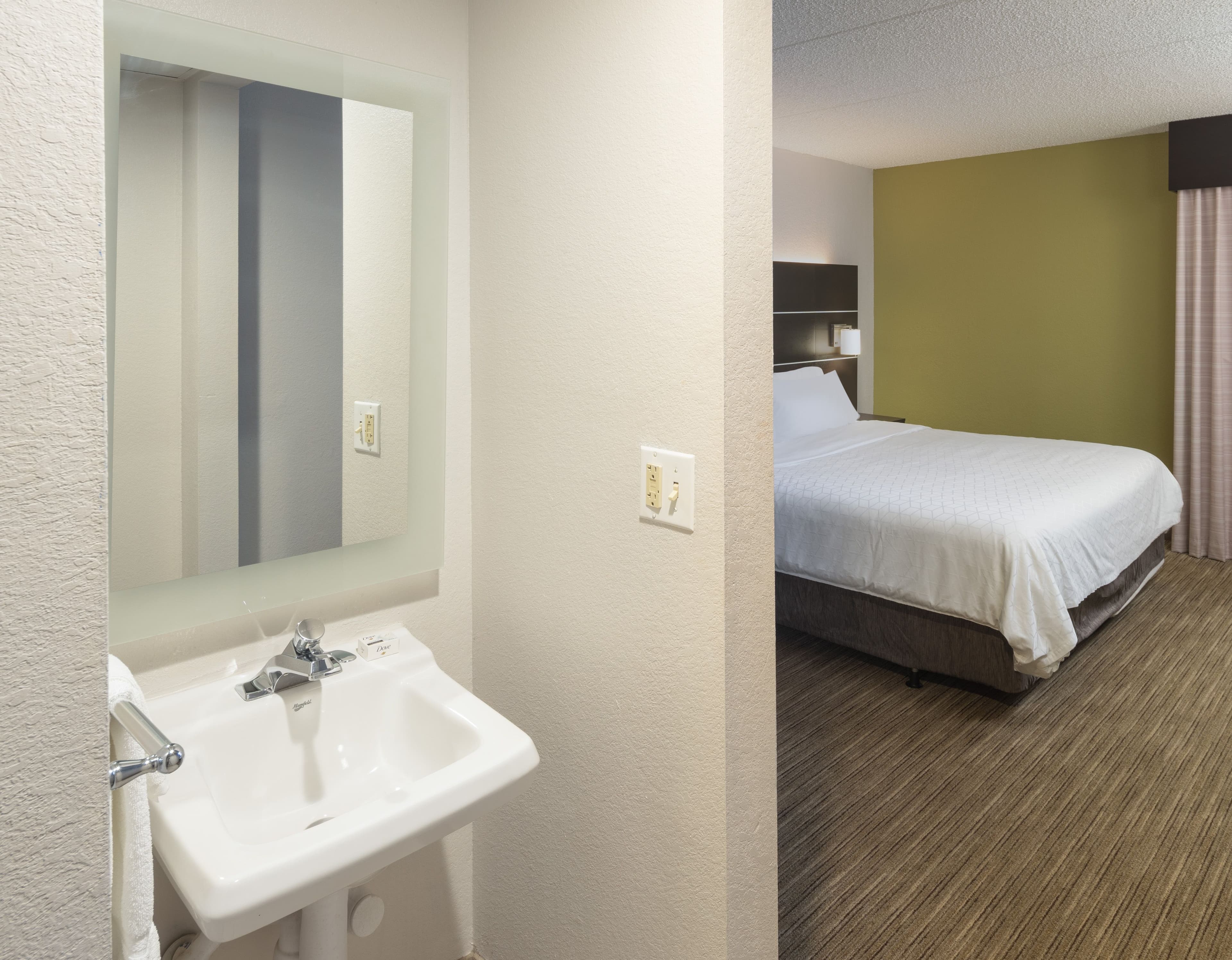 Holiday Inn Express Rochester - Greece - Image 5