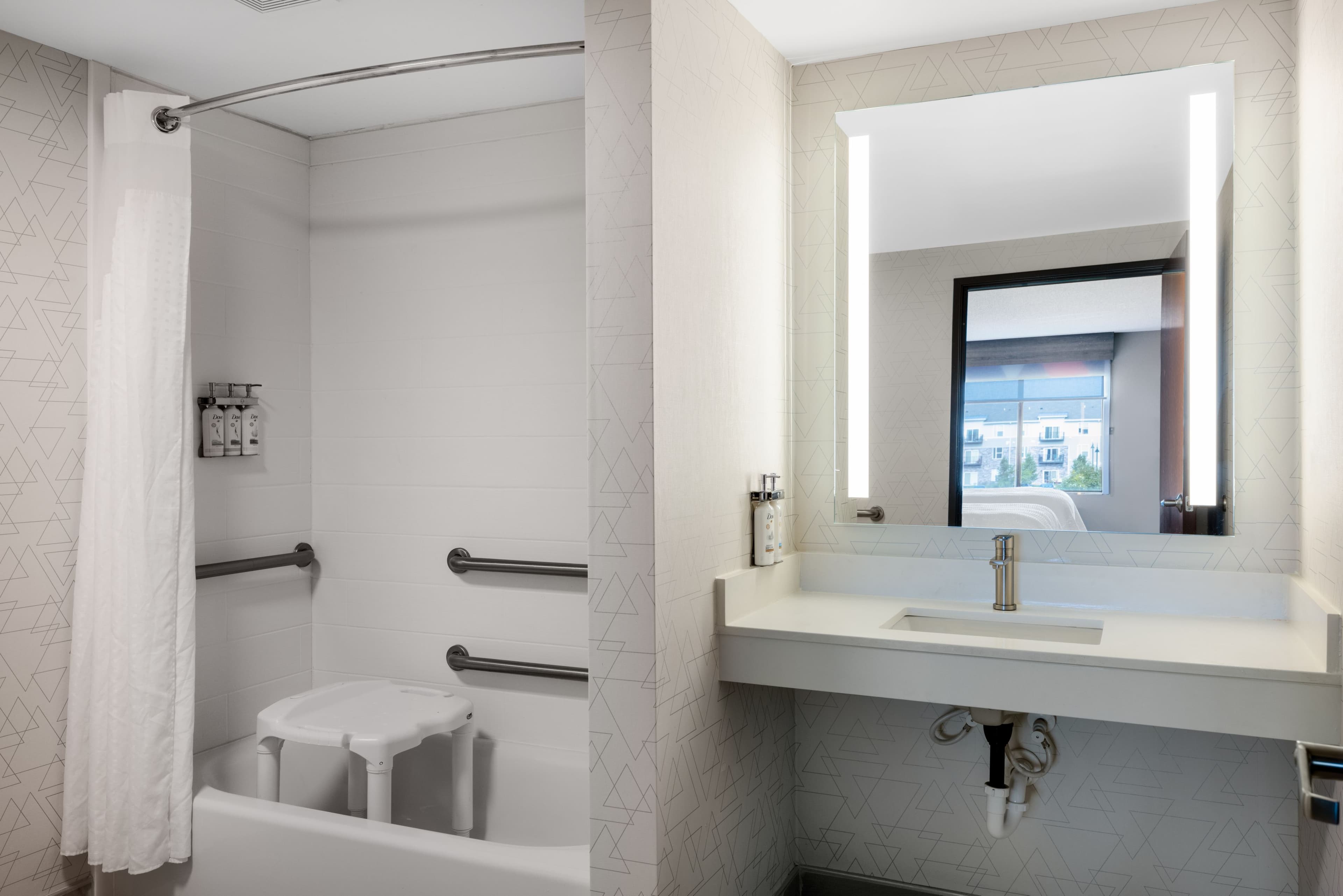 Holiday Inn Express Rochester South - Mayo Area — 48