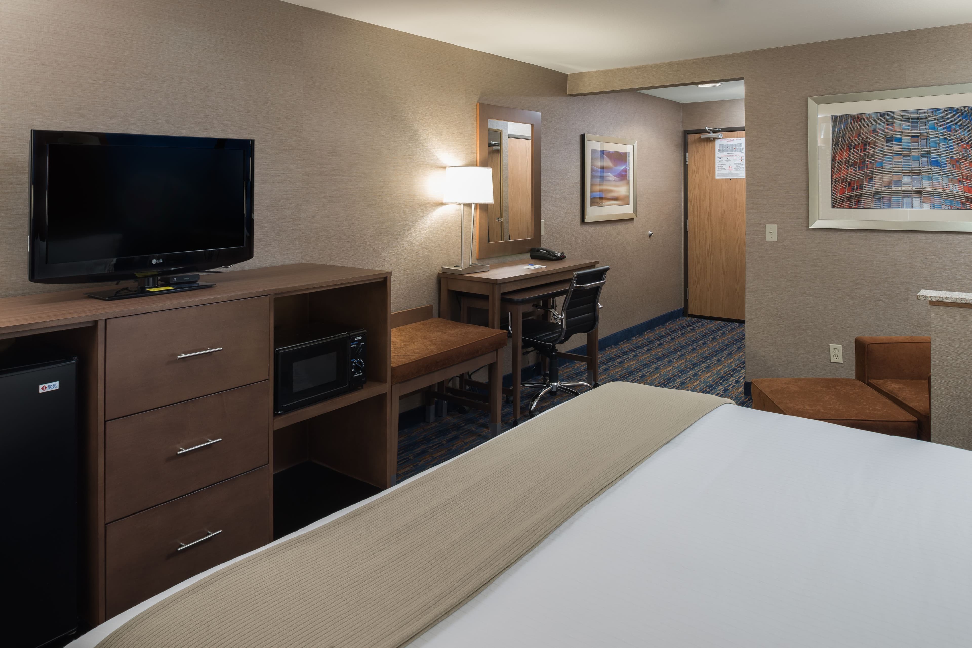 Holiday Inn Express Rocklin - Galleria Area - Image 3
