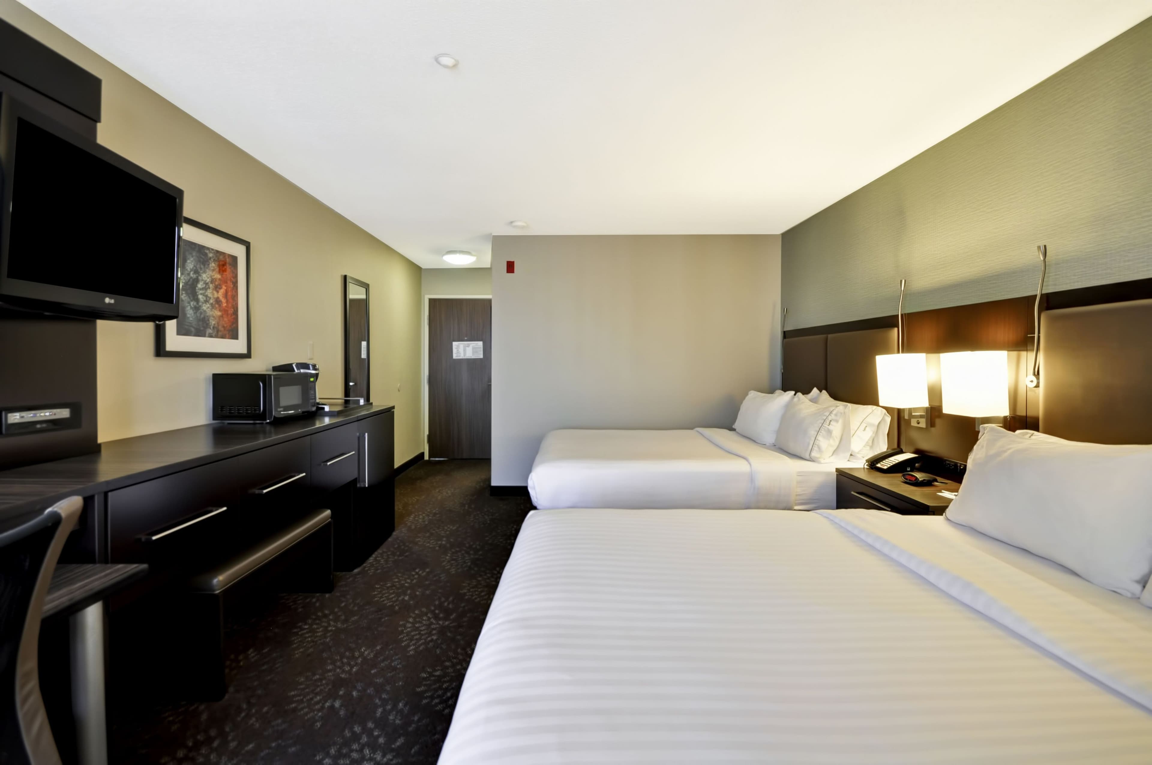 Holiday Inn Express Romulus / Detroit Airport — 12