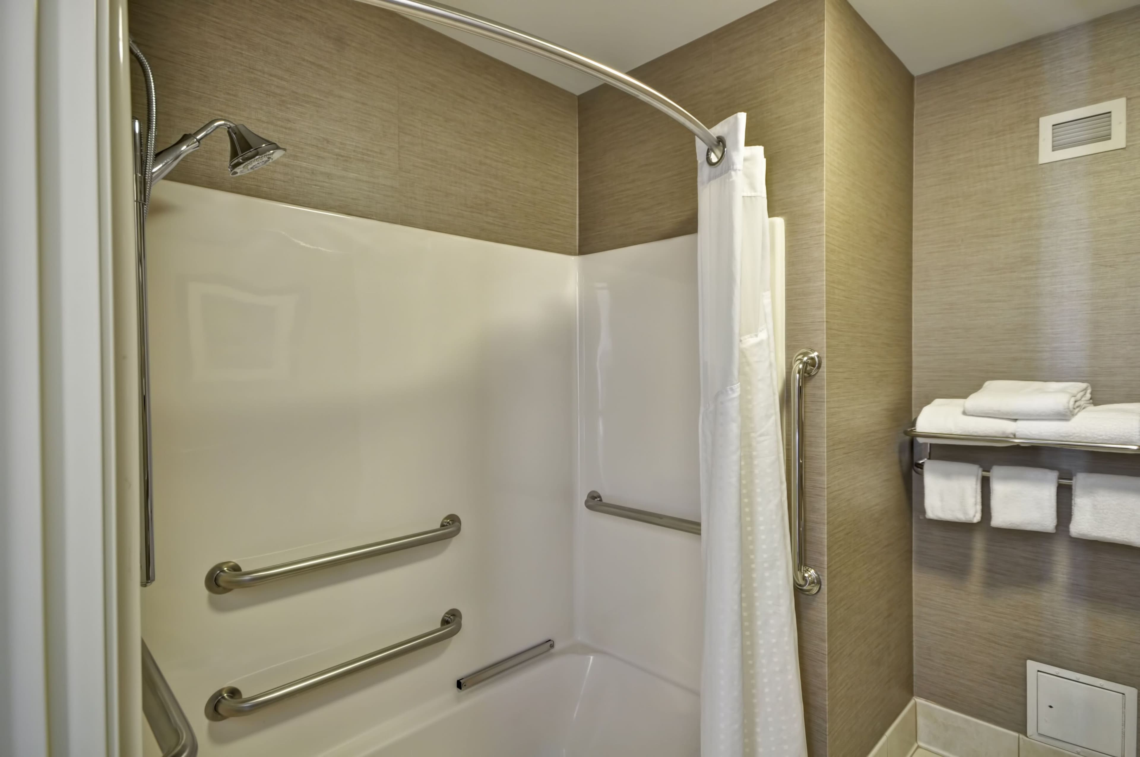 Holiday Inn Express Romulus / Detroit Airport — 15