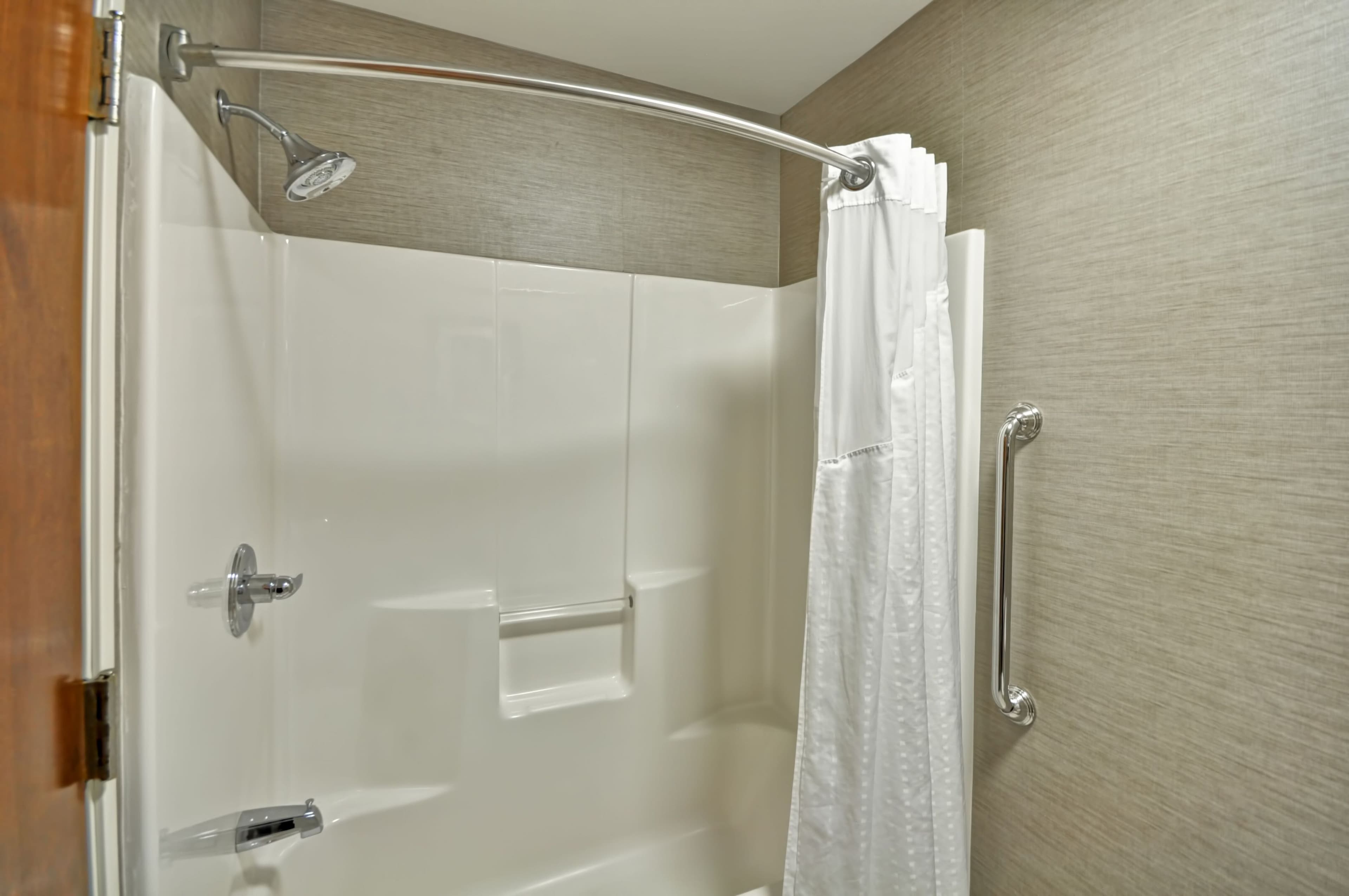 Holiday Inn Express Romulus / Detroit Airport - Image 3