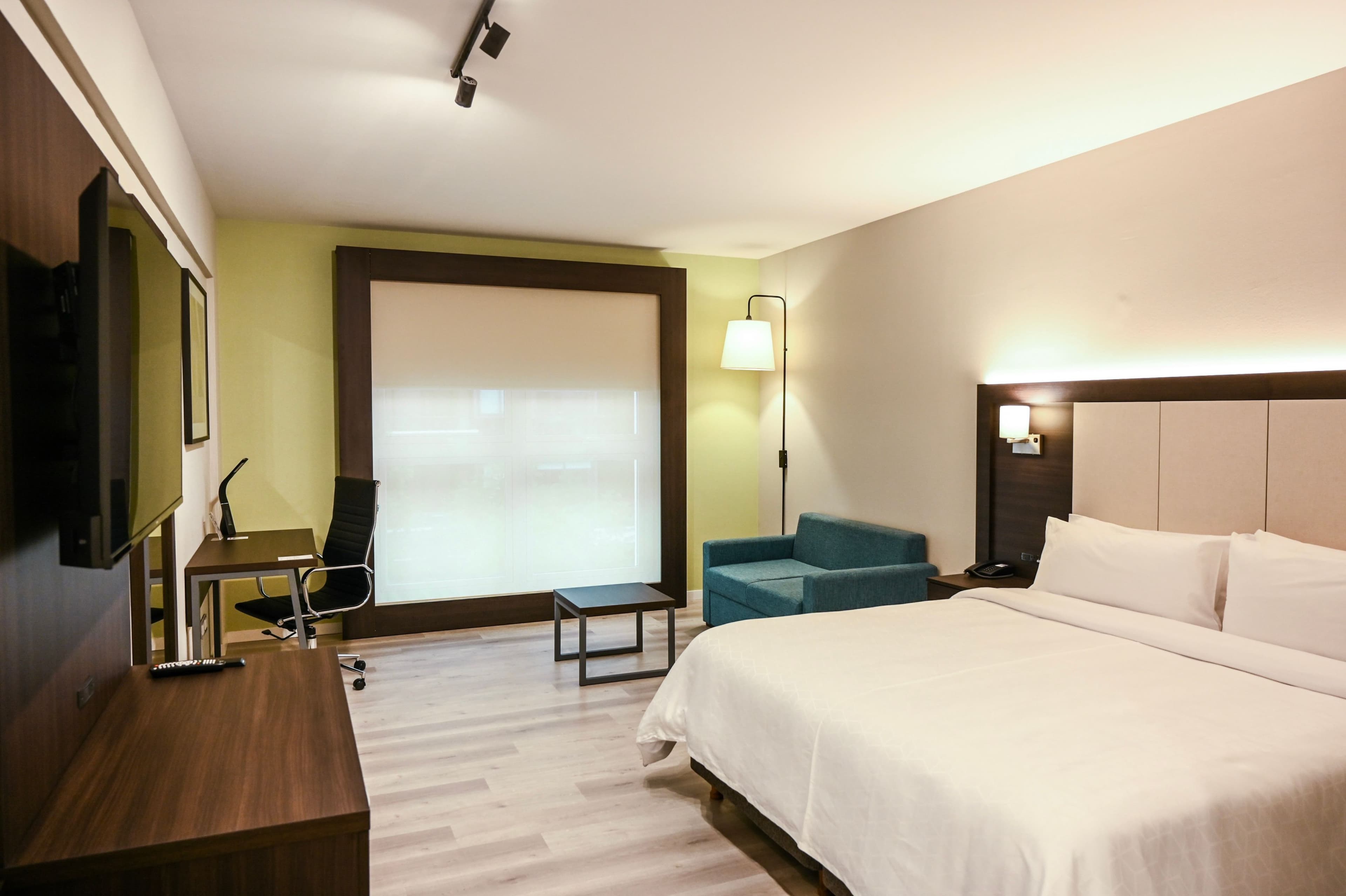 Holiday Inn Express Rosario - Image 2