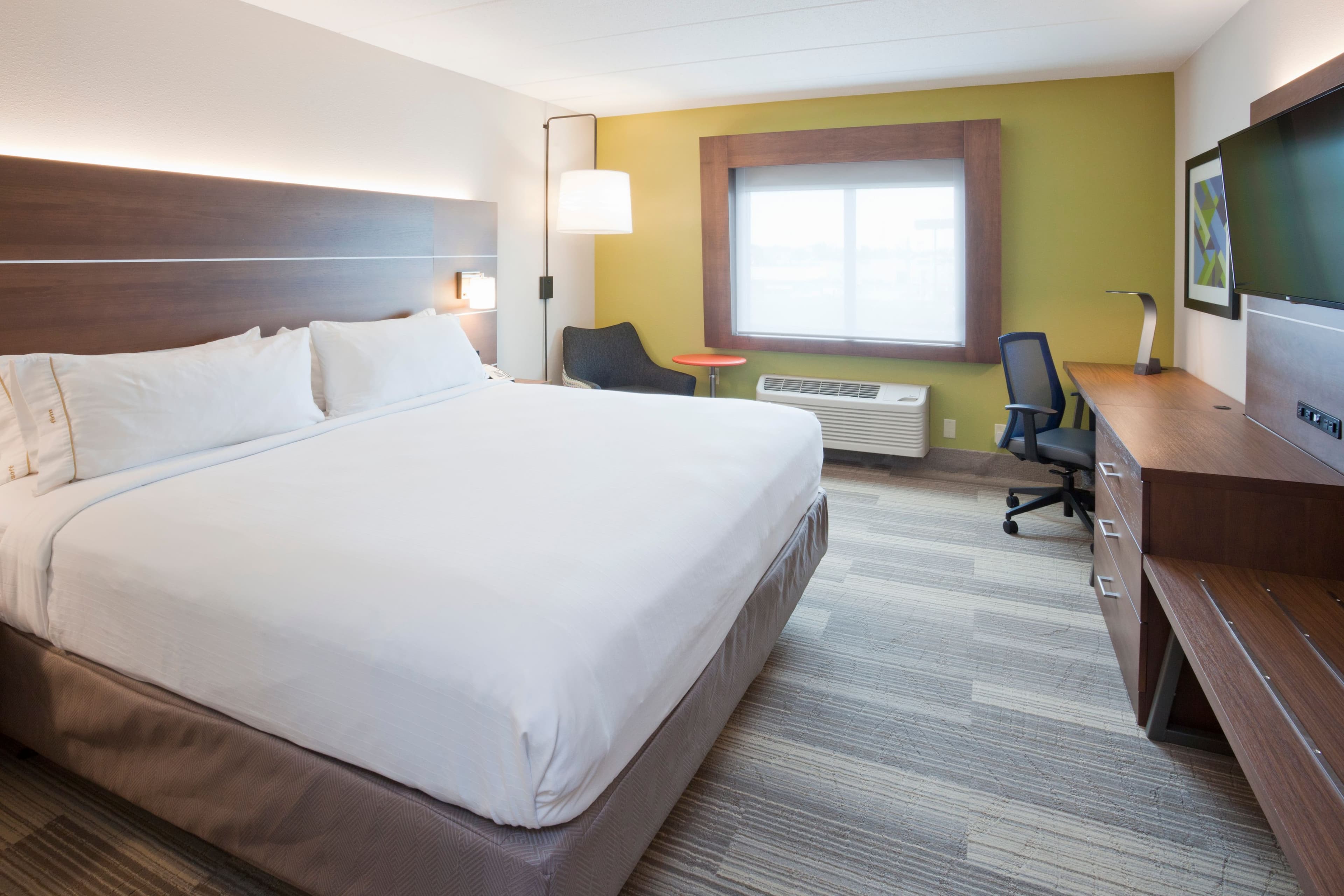 Holiday Inn Express Roseville-St. Paul - Image 4
