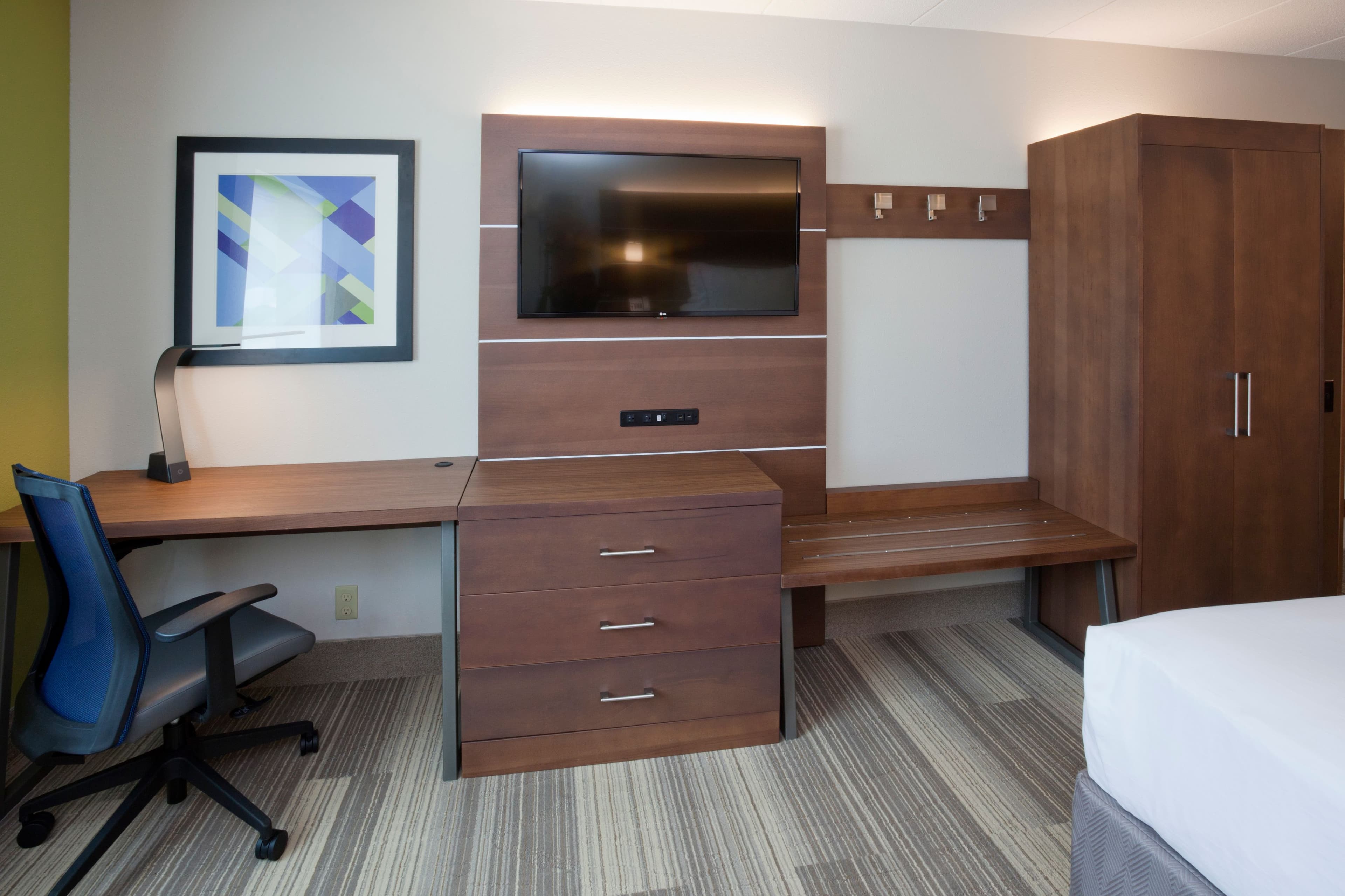 Holiday Inn Express Roseville-St. Paul — 6