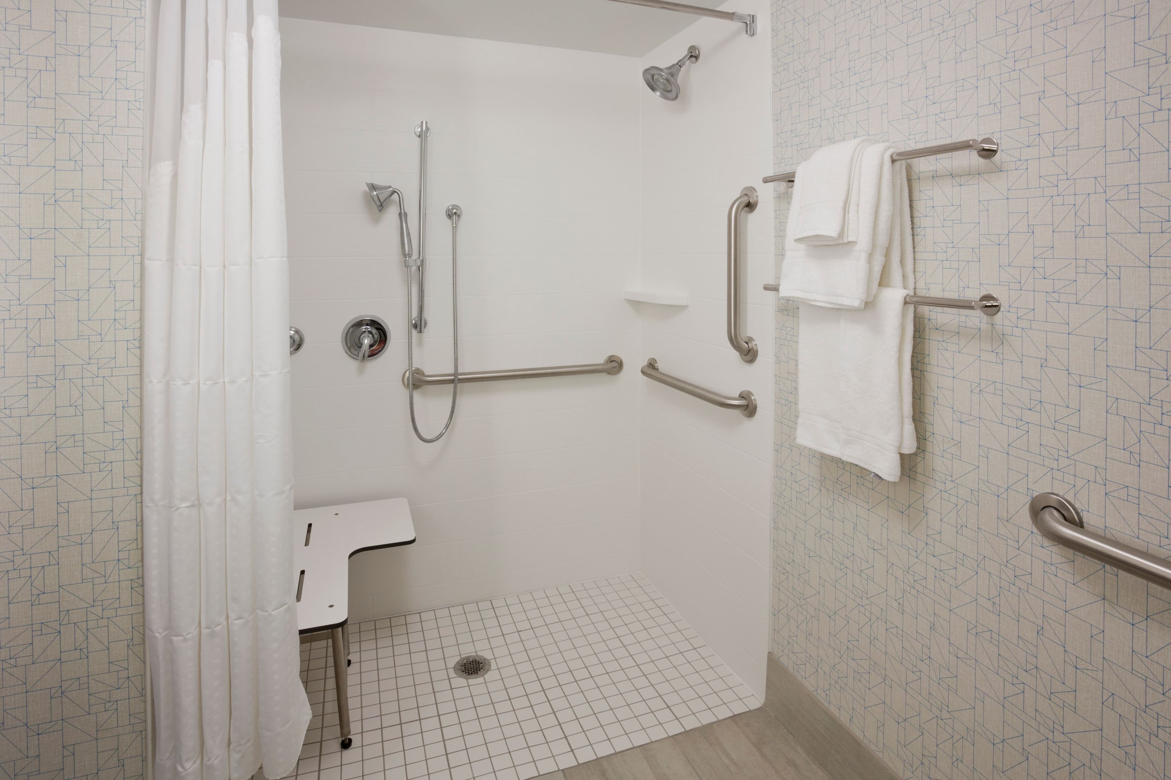 Holiday Inn Express Roseville-St. Paul — 7