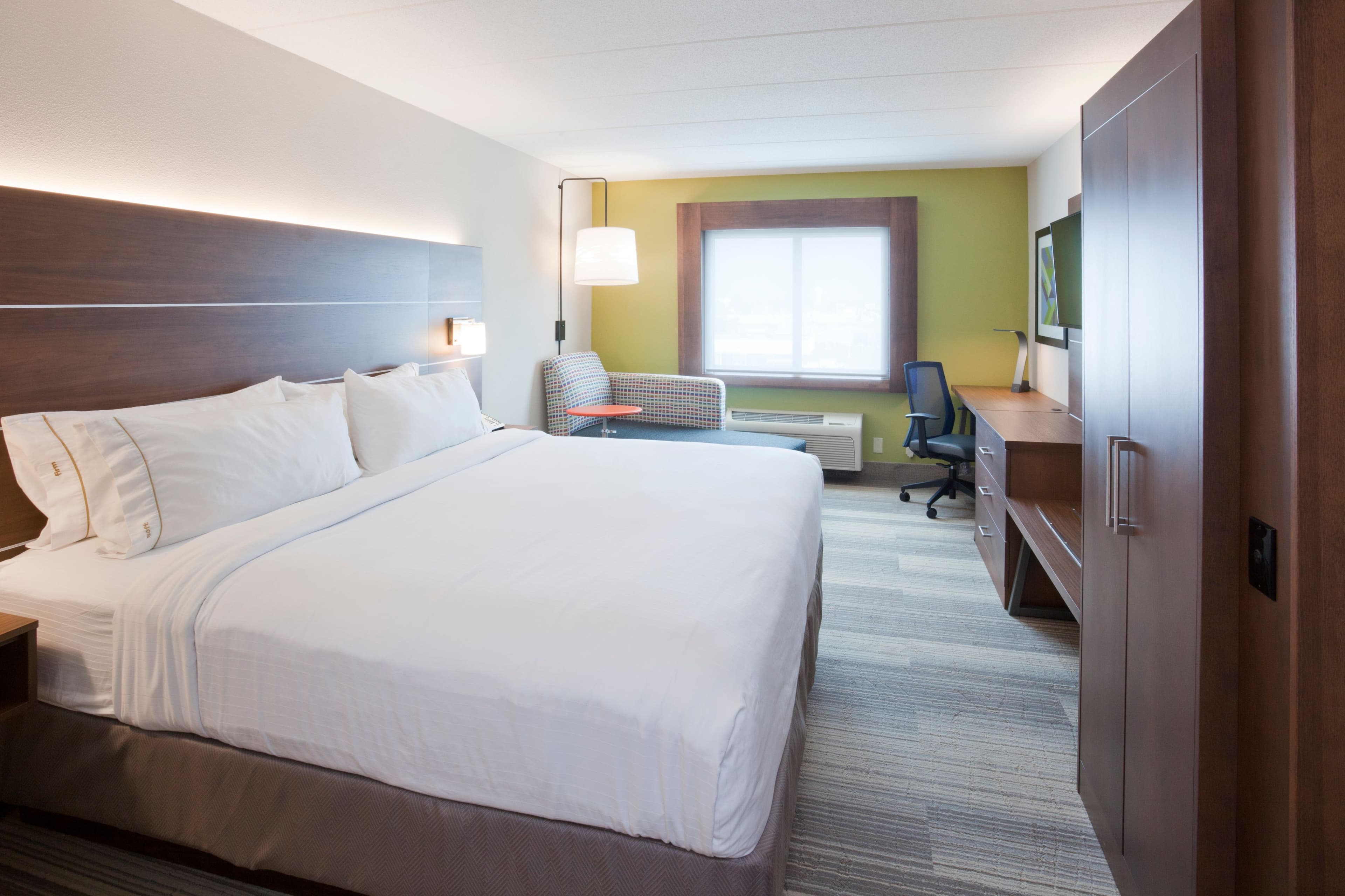 Holiday Inn Express Roseville-St. Paul - Image 3