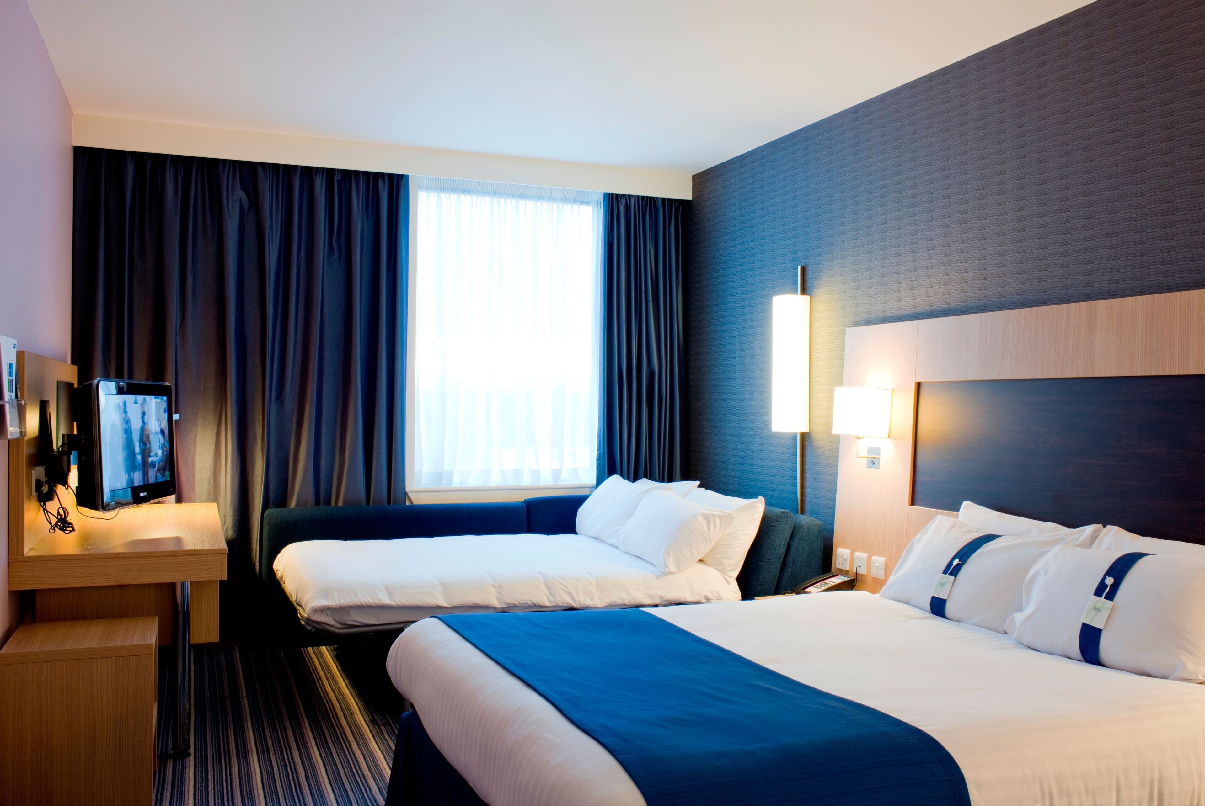 Holiday Inn Express Rotherham - North — 6
