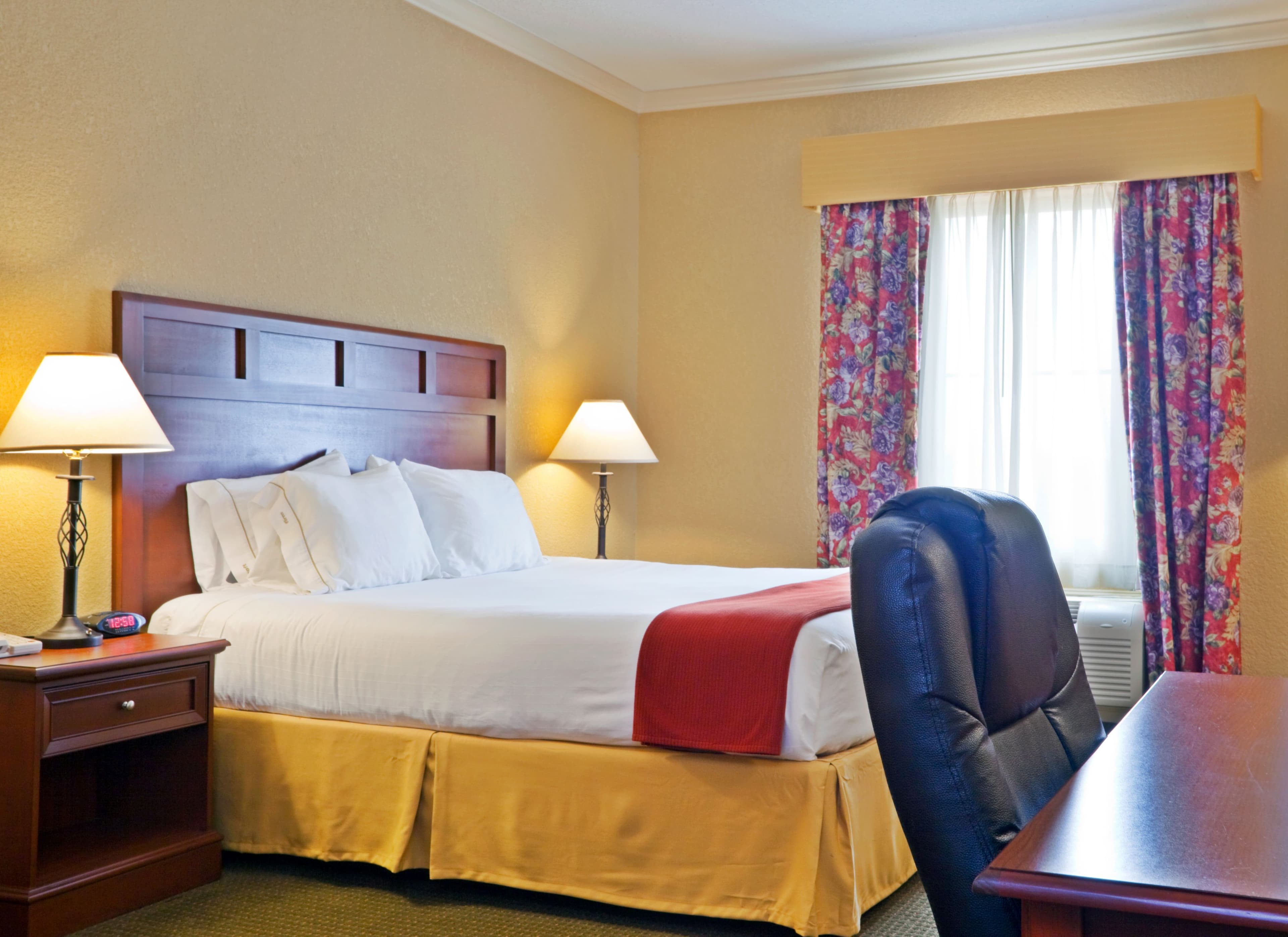 Holiday Inn Express Salado-Belton - Image 5