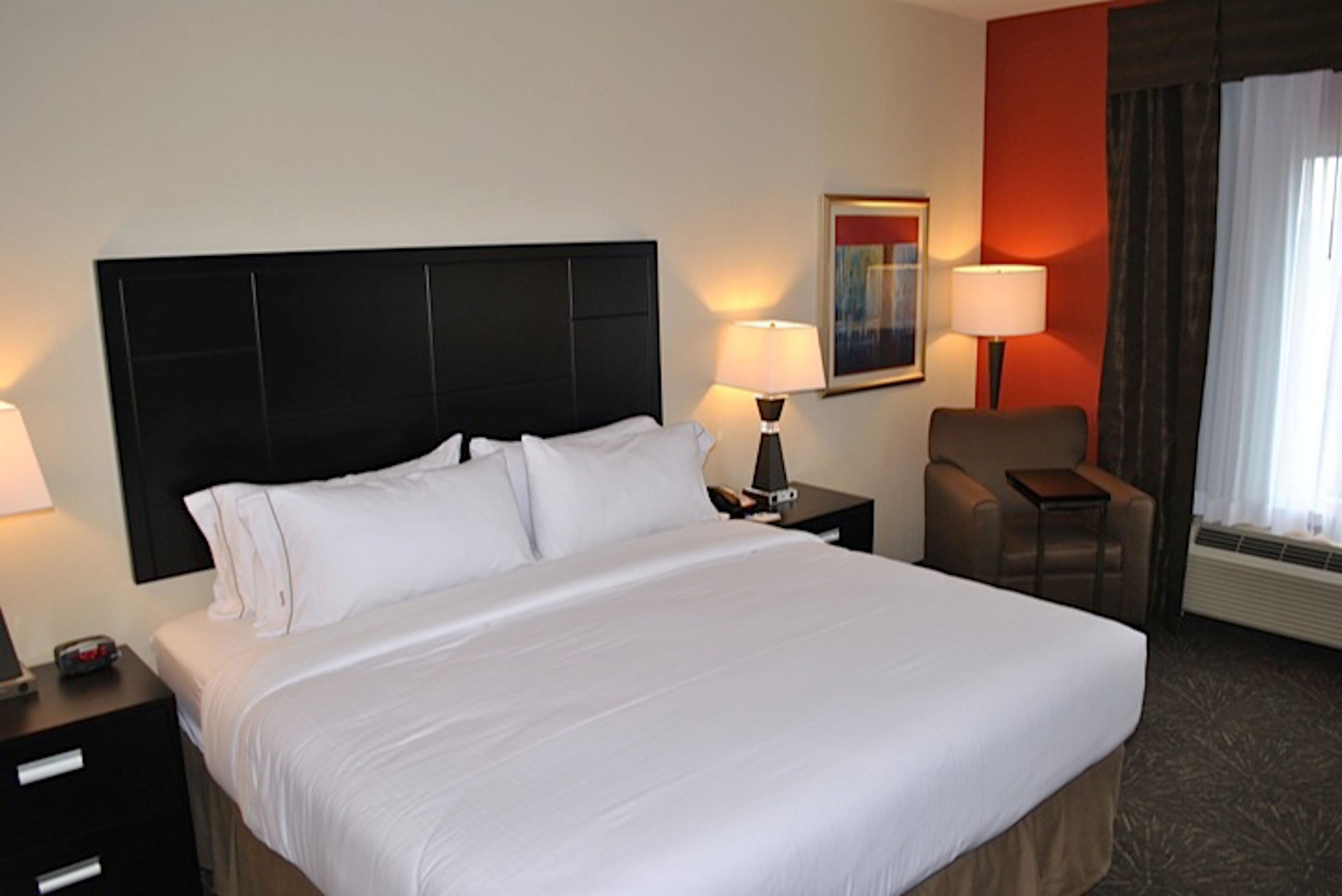 Holiday Inn Express Salem - Image 3