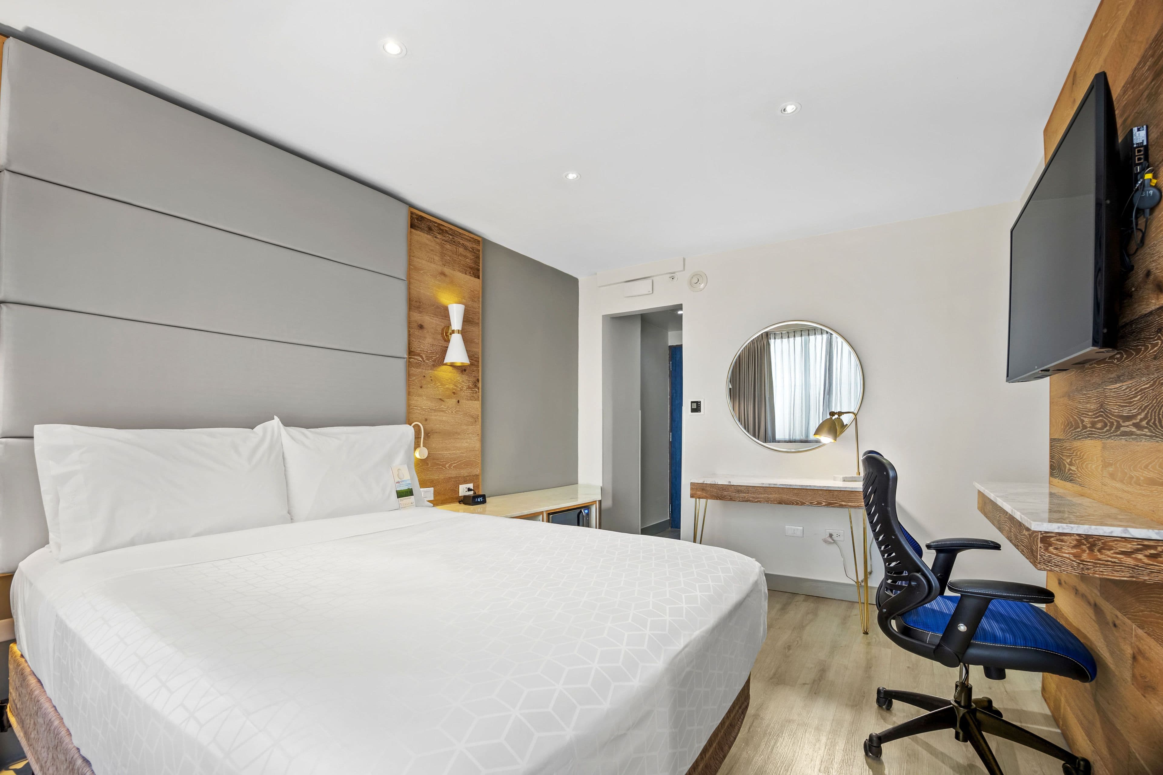 1 King Standard - Image 8