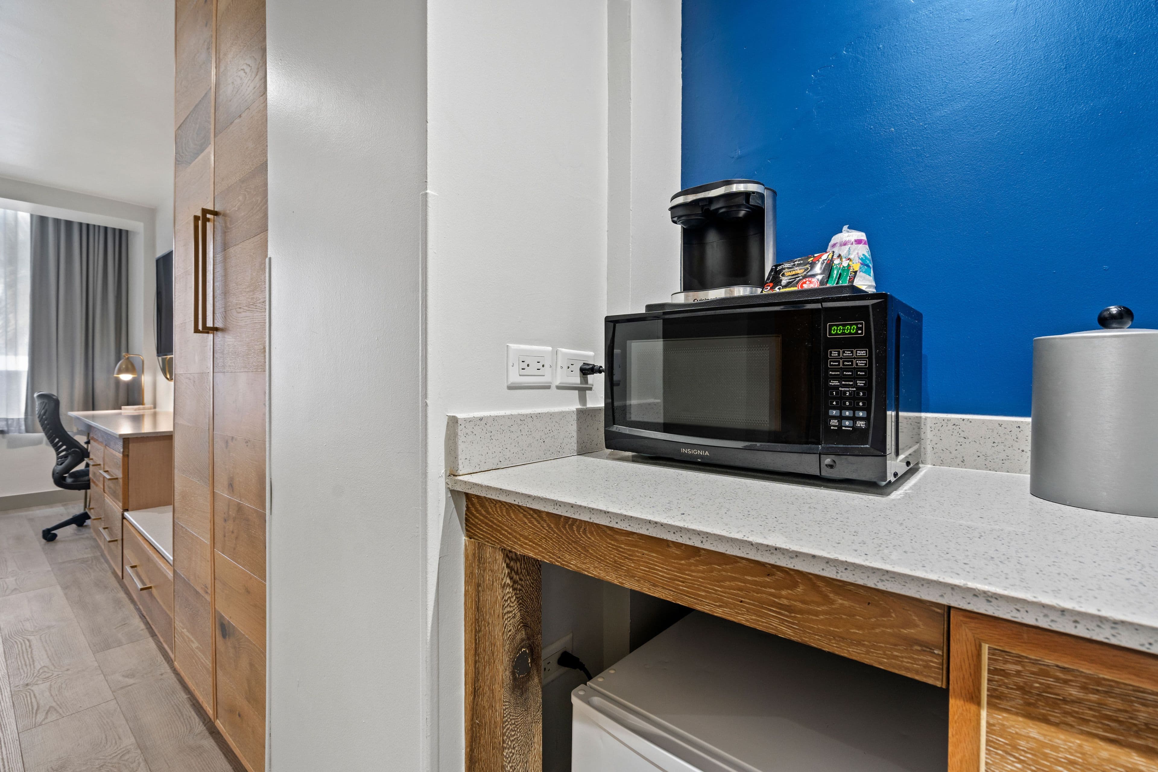 1 King Standard - Image 11