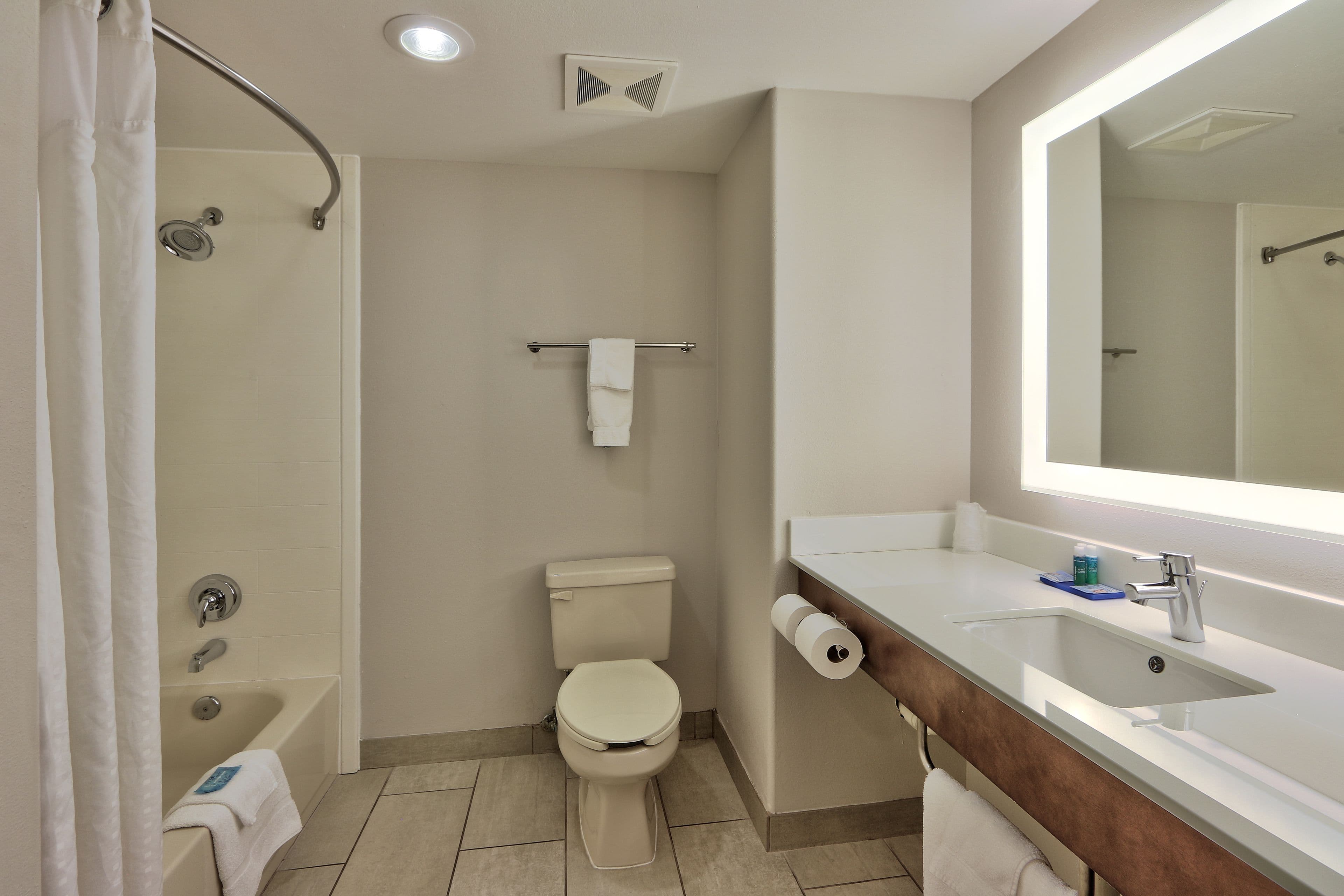 Holiday Inn Express Santa Rosa — 8