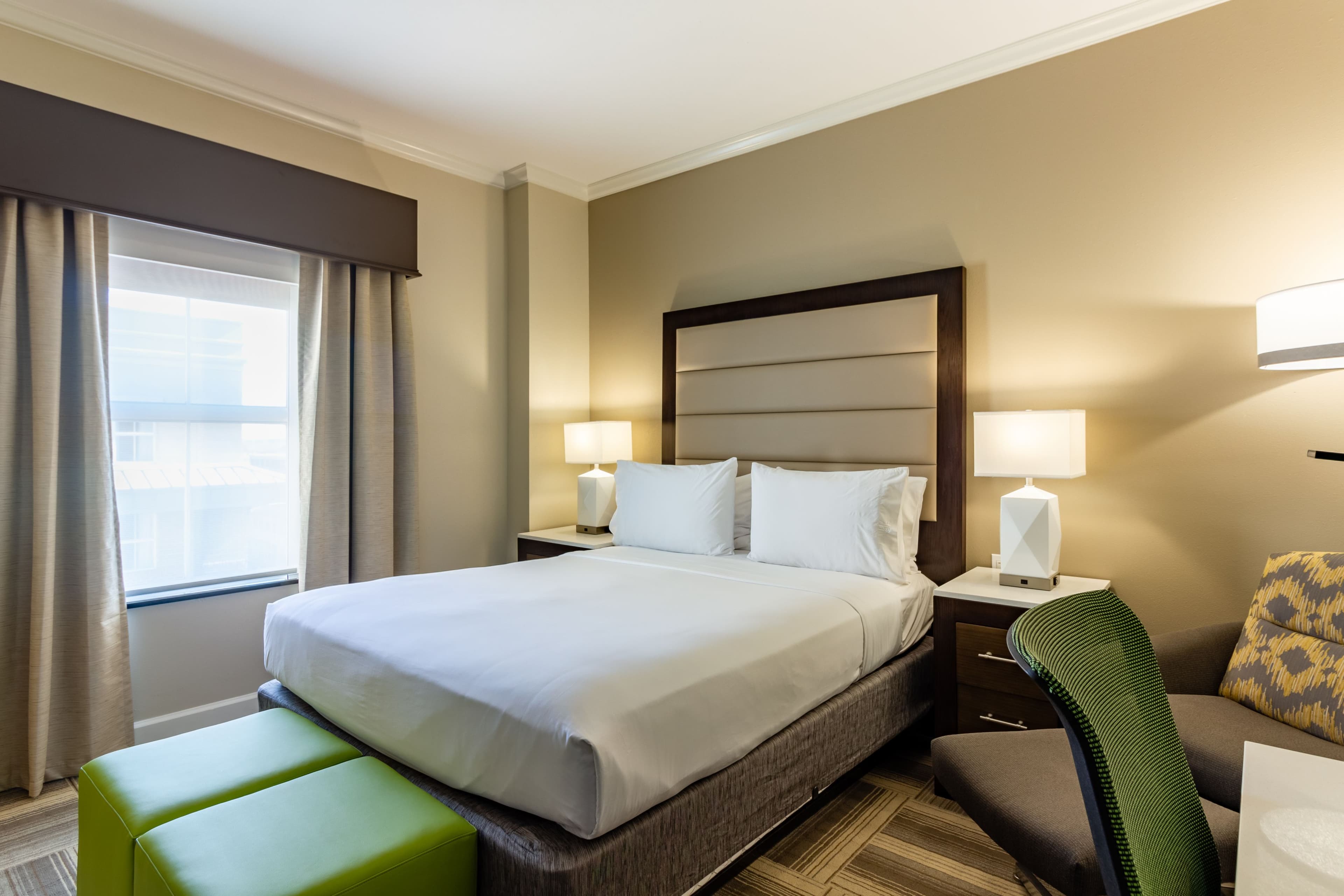 Holiday Inn Express Savannah-Historic District - Image 2
