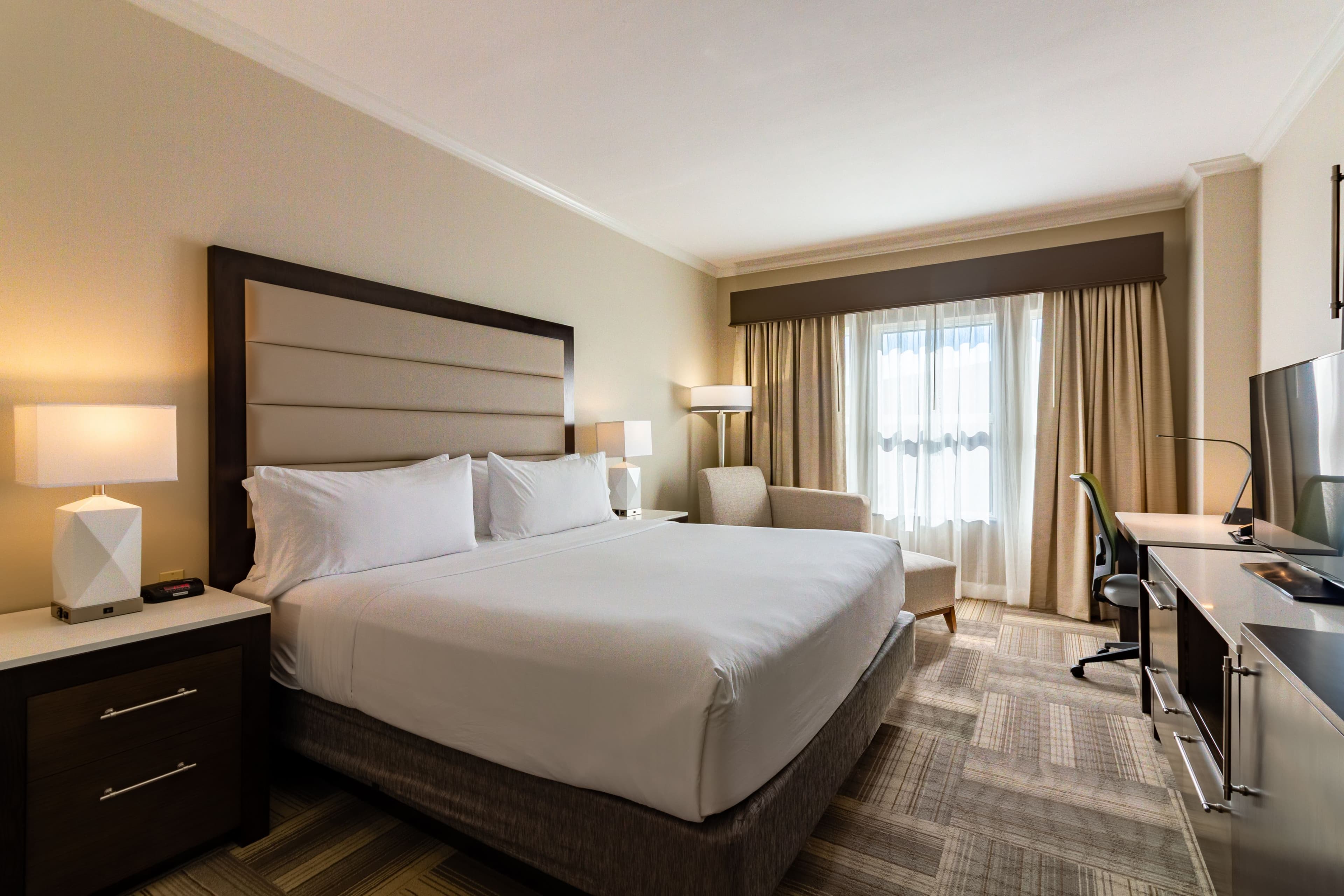 Holiday Inn Express Savannah-Historic District - Image 3