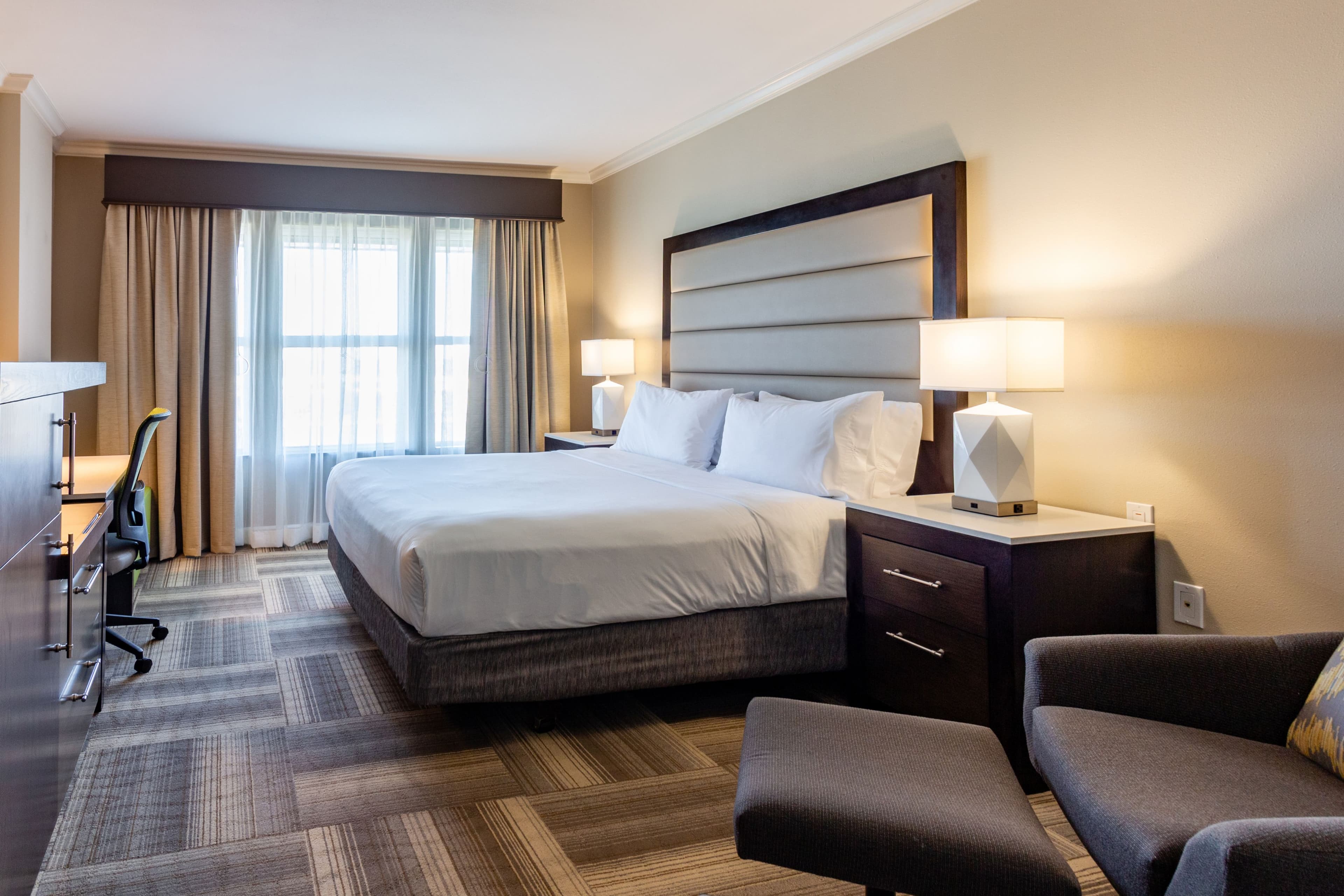 Holiday Inn Express Savannah-Historic District — 12