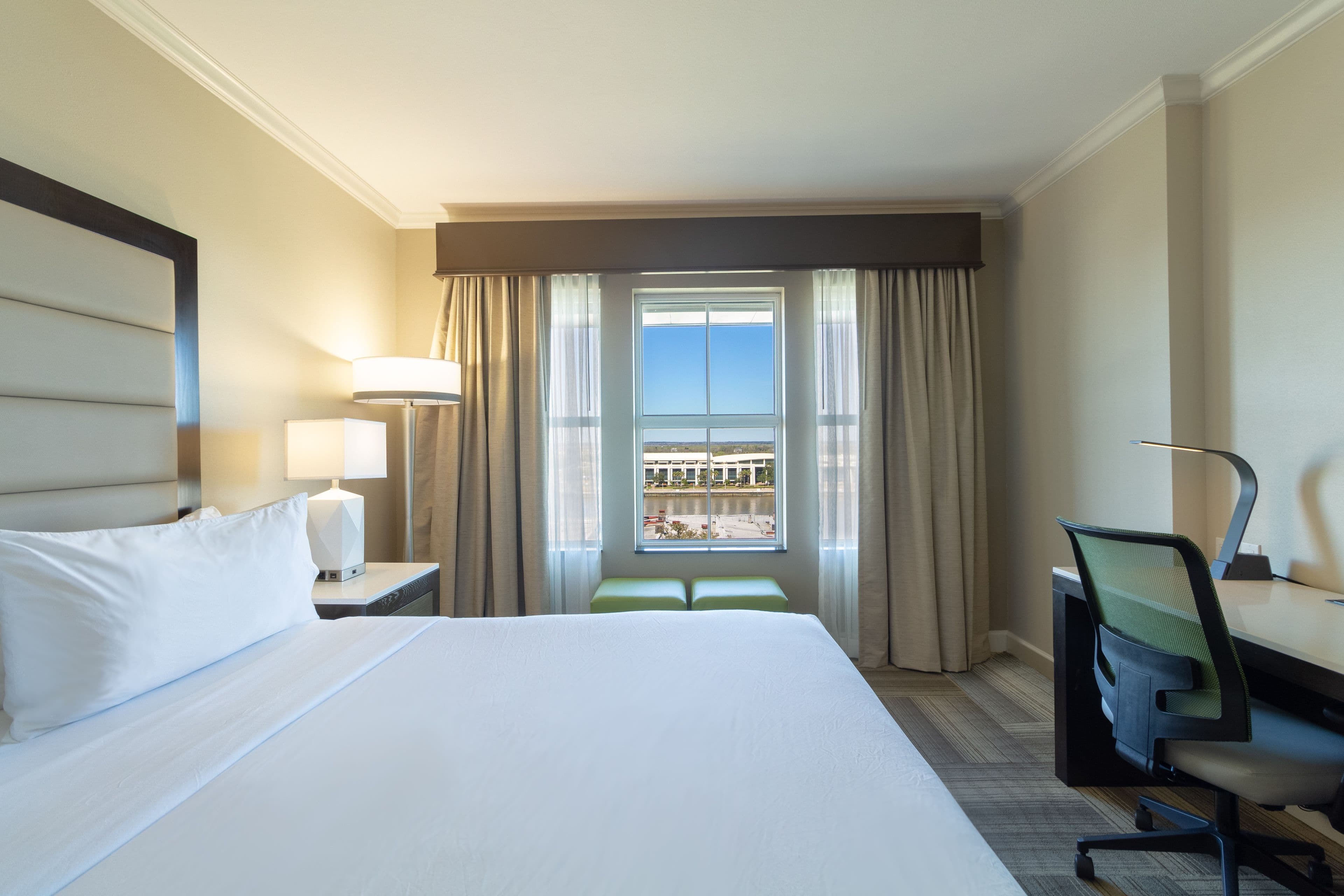 Holiday Inn Express Savannah-Historic District — 10