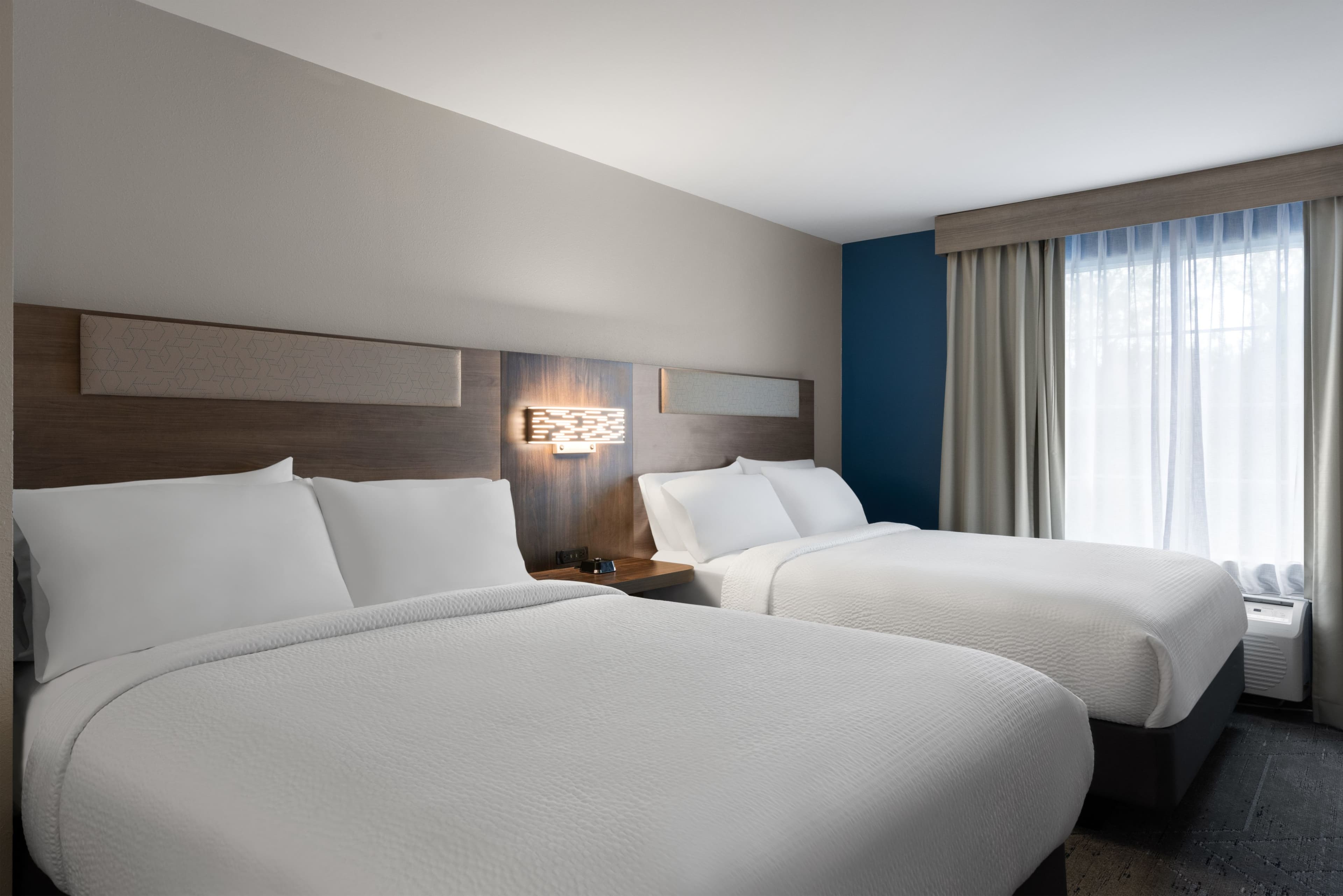 Holiday Inn Express Savannah Airport - Image 3