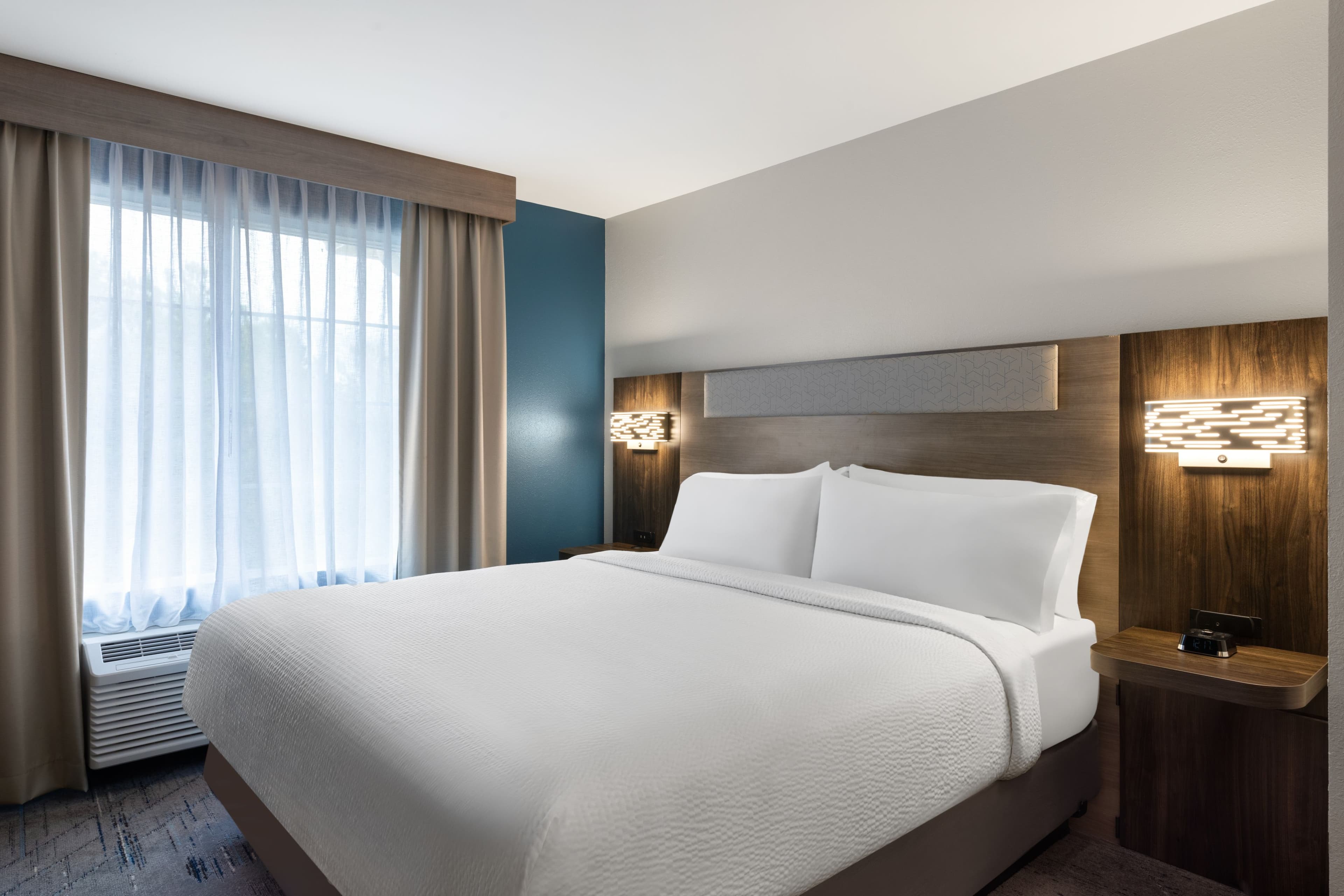 Holiday Inn Express Savannah Airport - Image 4