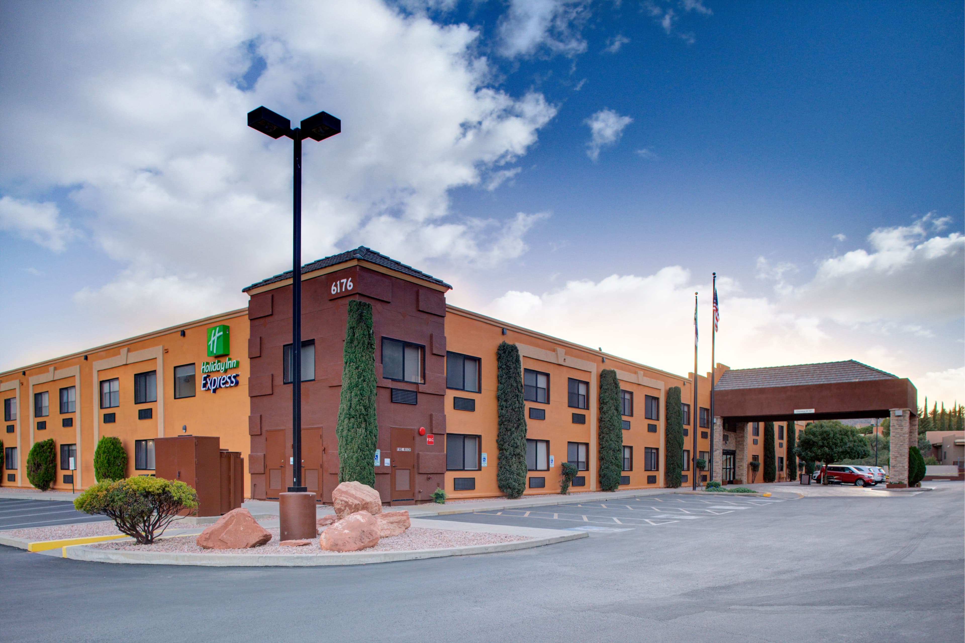 Holiday Inn Express Sedona - Oak Creek - Image 1