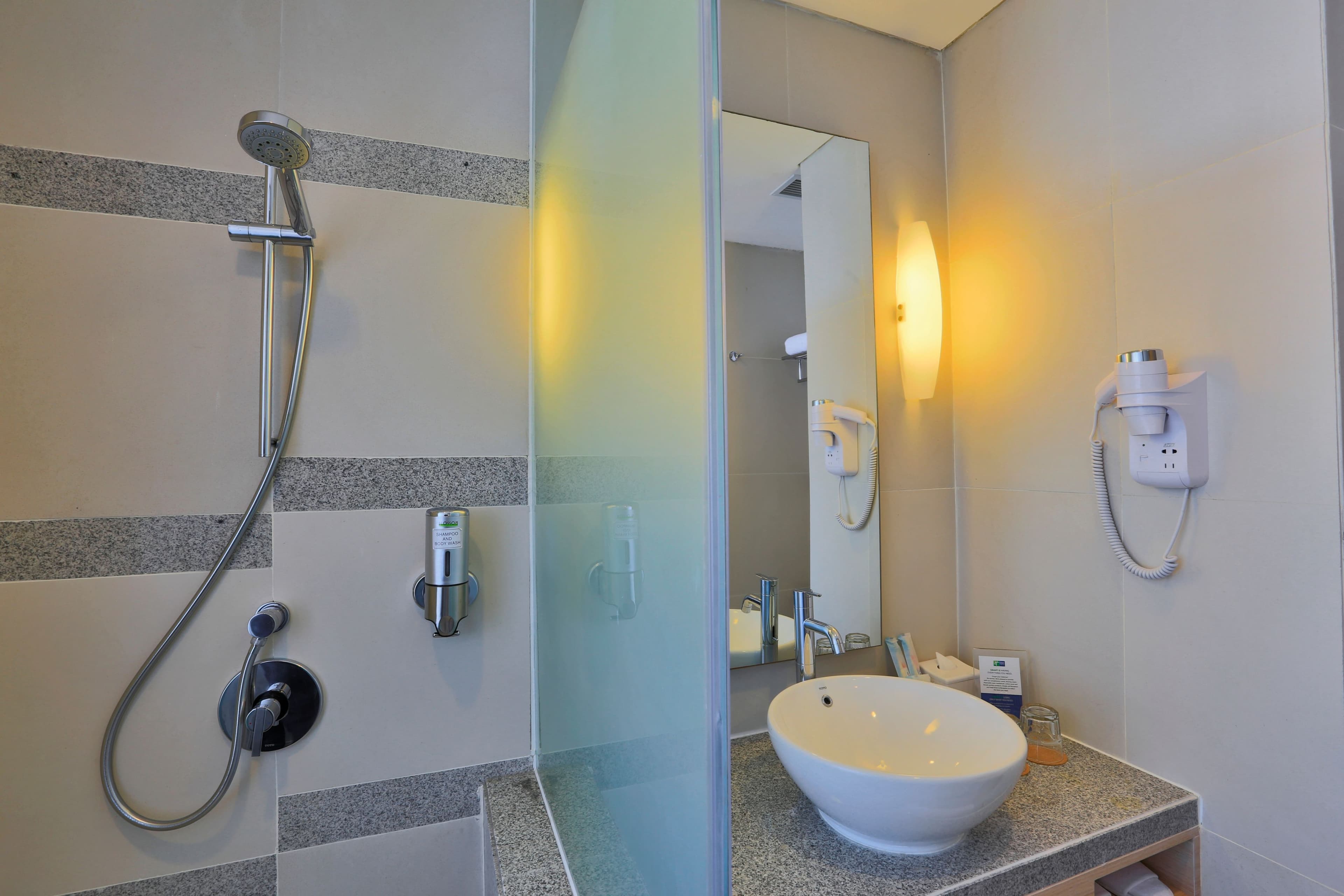 Standard Room With Free Breakfast - Image 8
